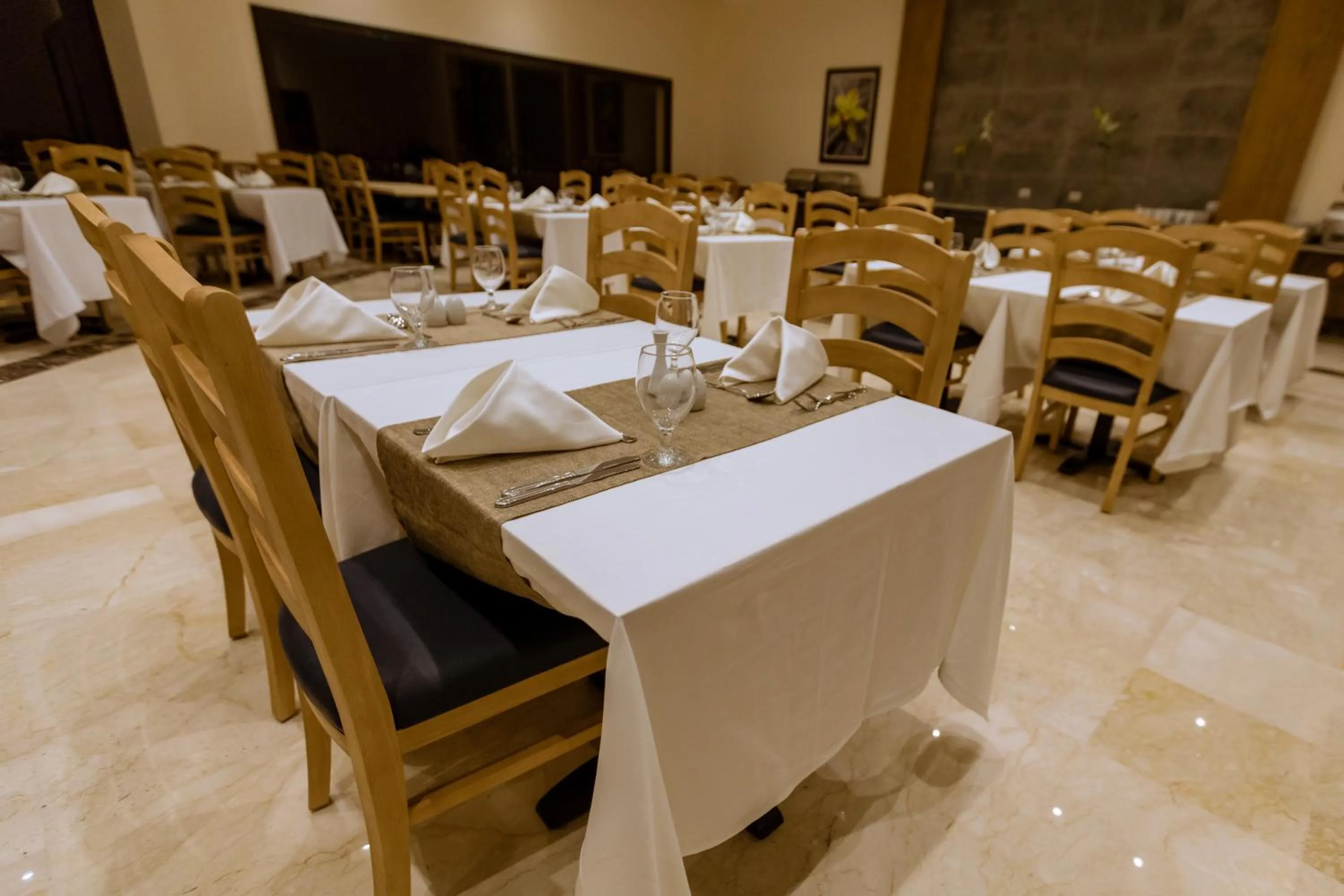 Restaurant/places to eat in Sky View Suites Hotel