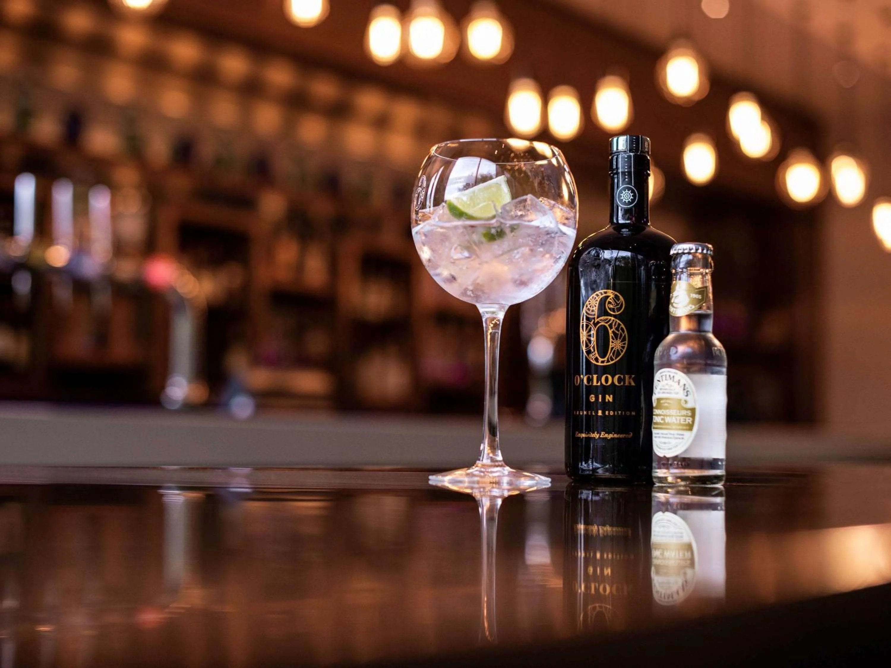 Lounge or bar, Drinks in Mercure Bristol Holland House Hotel & Spa