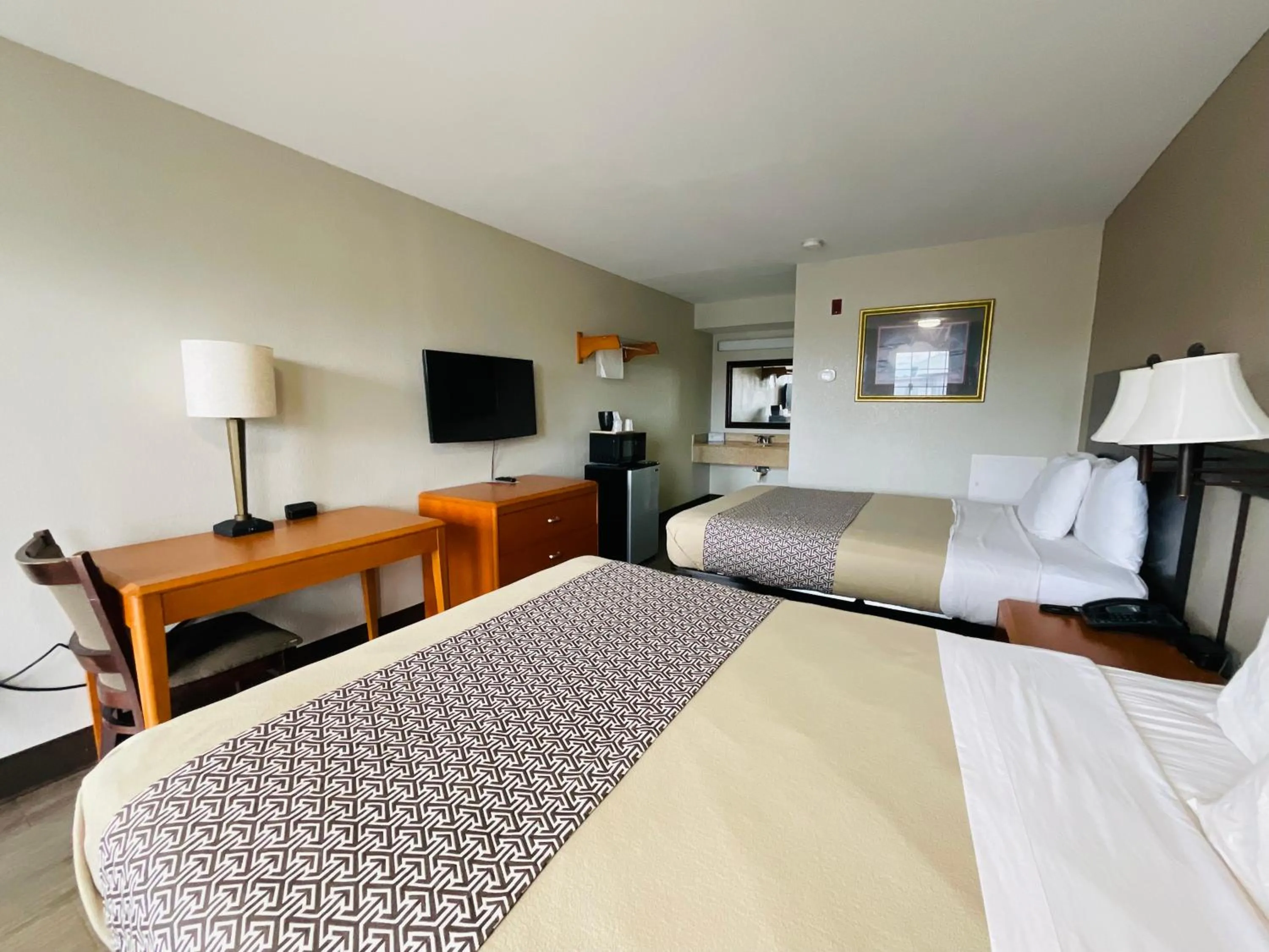 Bed in Savannah Inn - Savannah I-95 North