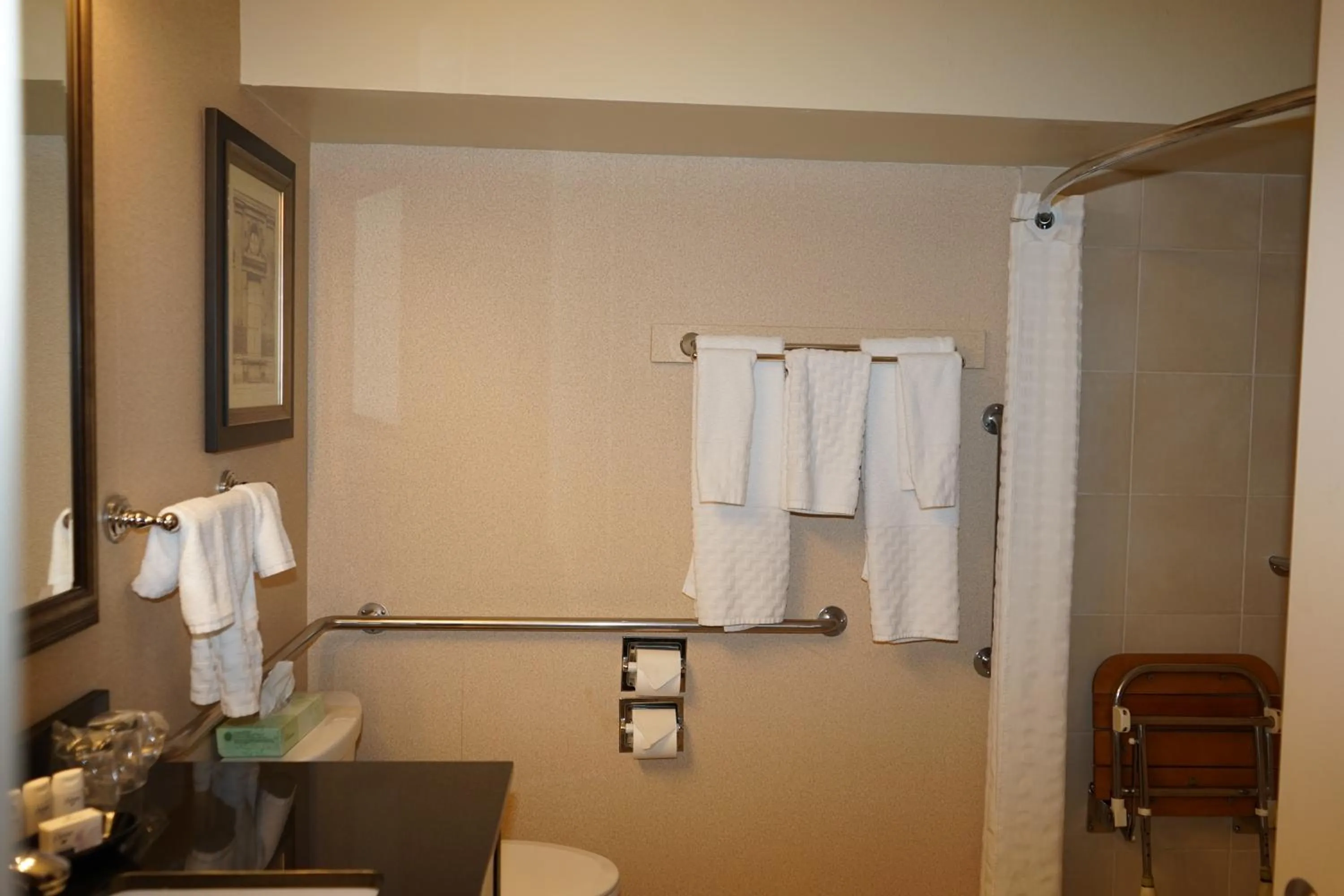 Public Bath in Wingate by Wyndham Bellingham Heritage Inn