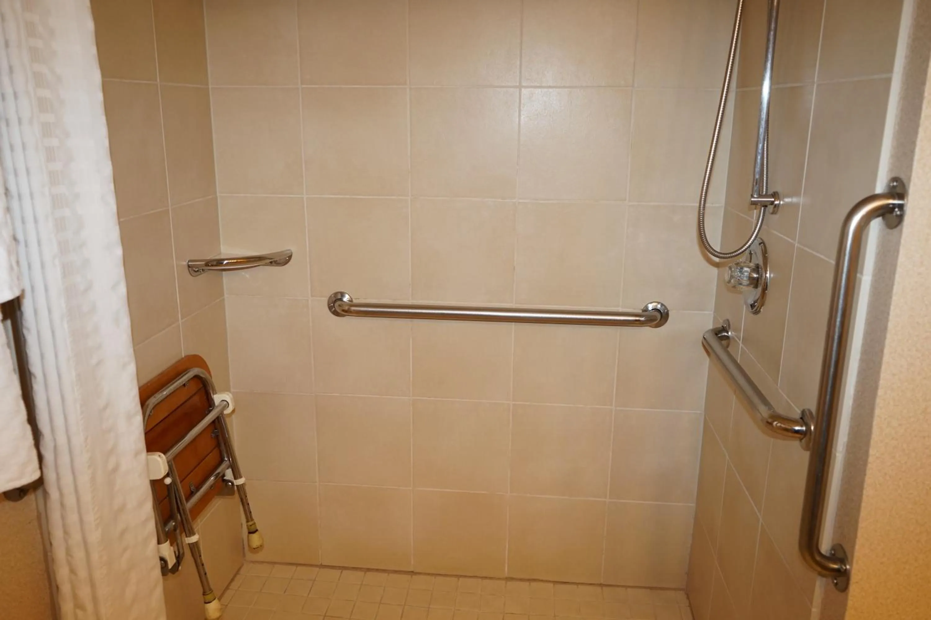 Bathroom in Wingate by Wyndham Bellingham Heritage Inn