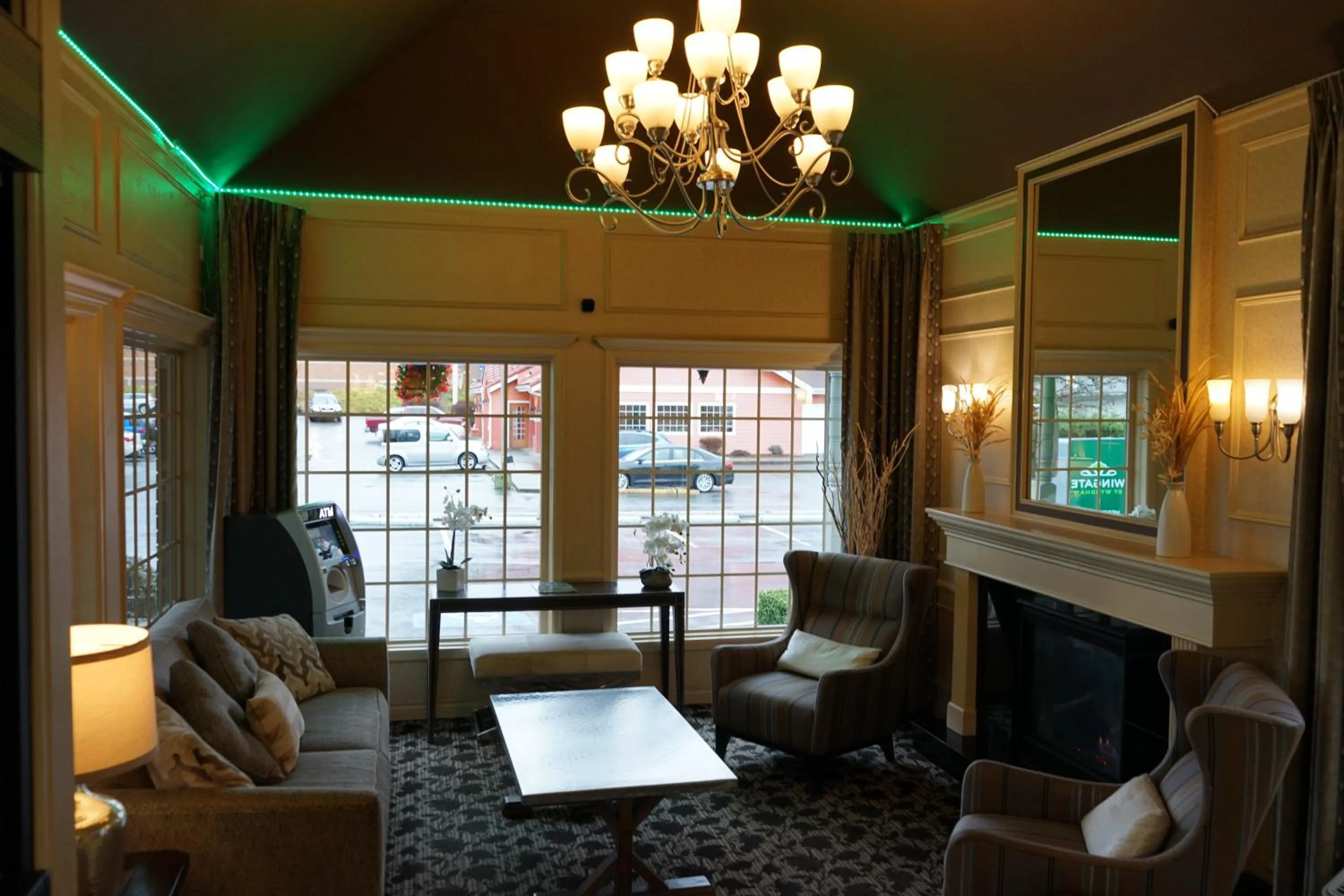 Seating area in Wingate by Wyndham Bellingham Heritage Inn
