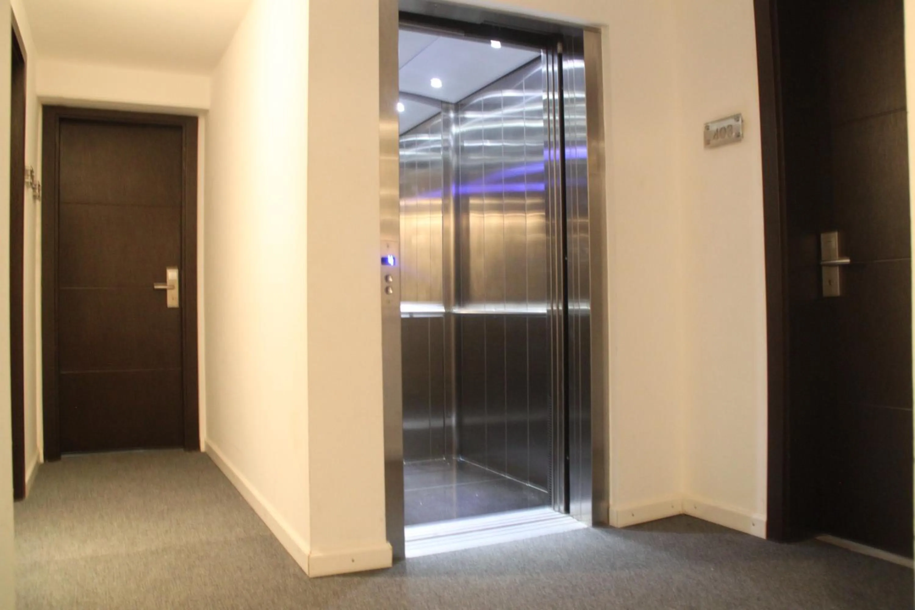 elevator in Hotel Florinda