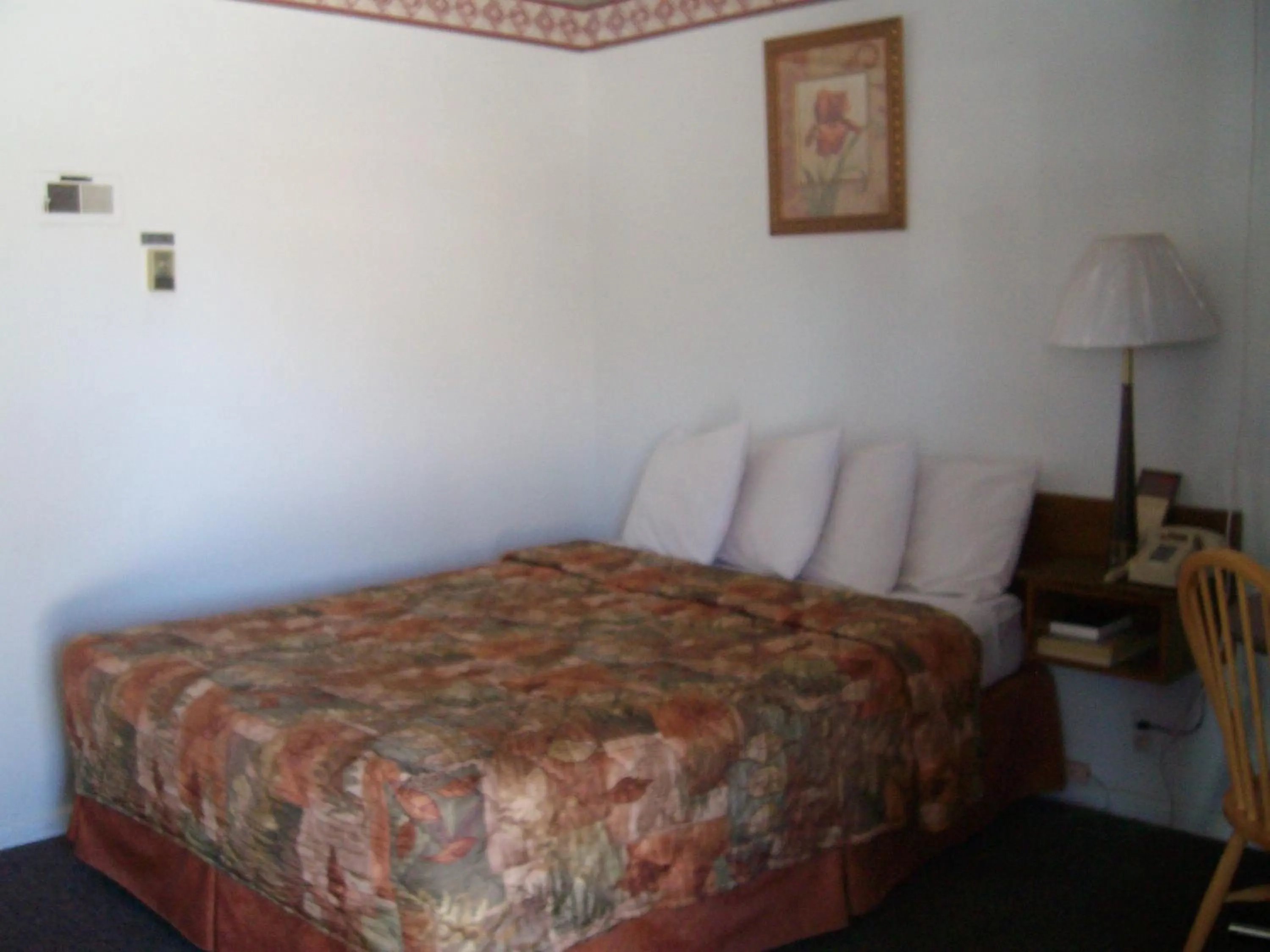 Bed in Western Motel Ranchester