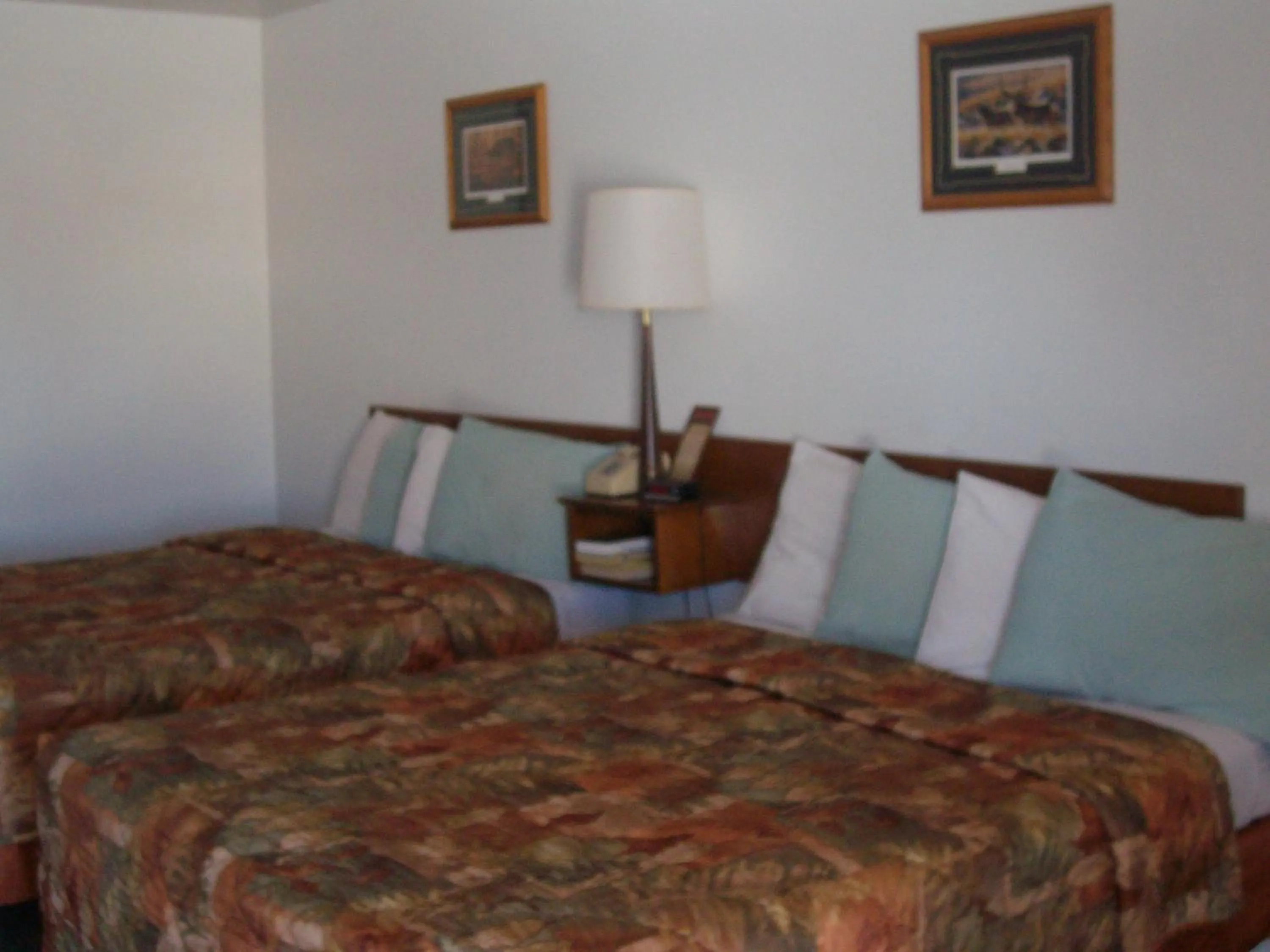 Bed in Western Motel Ranchester