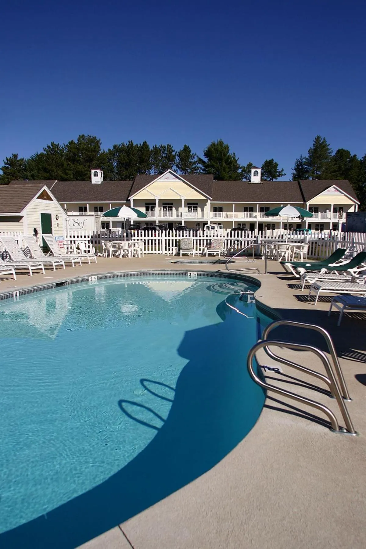 Swimming pool in Golden Gables Inn Dazzler Select by Wyndham