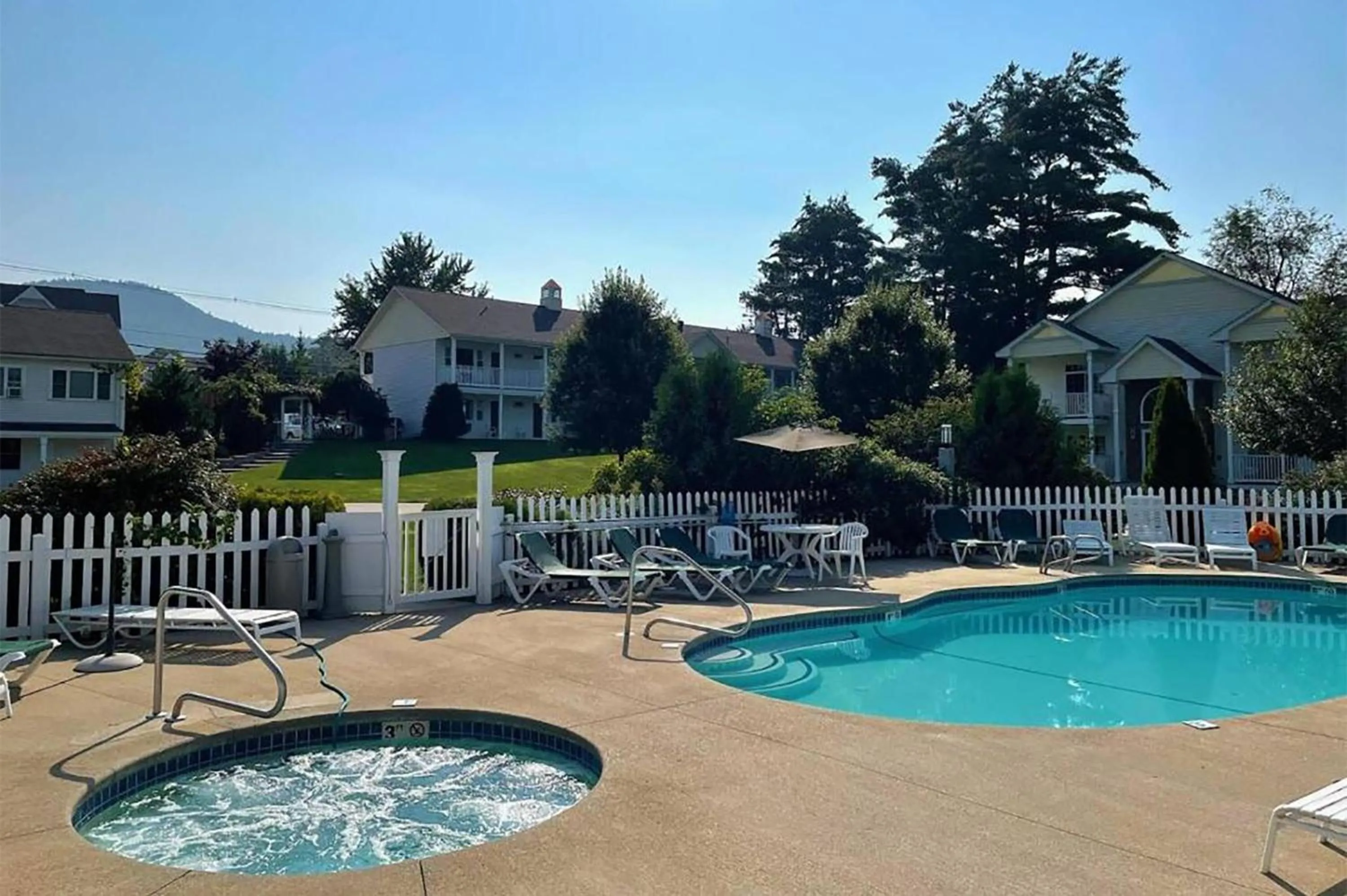 Pool view in Golden Gables Inn Dazzler Select by Wyndham
