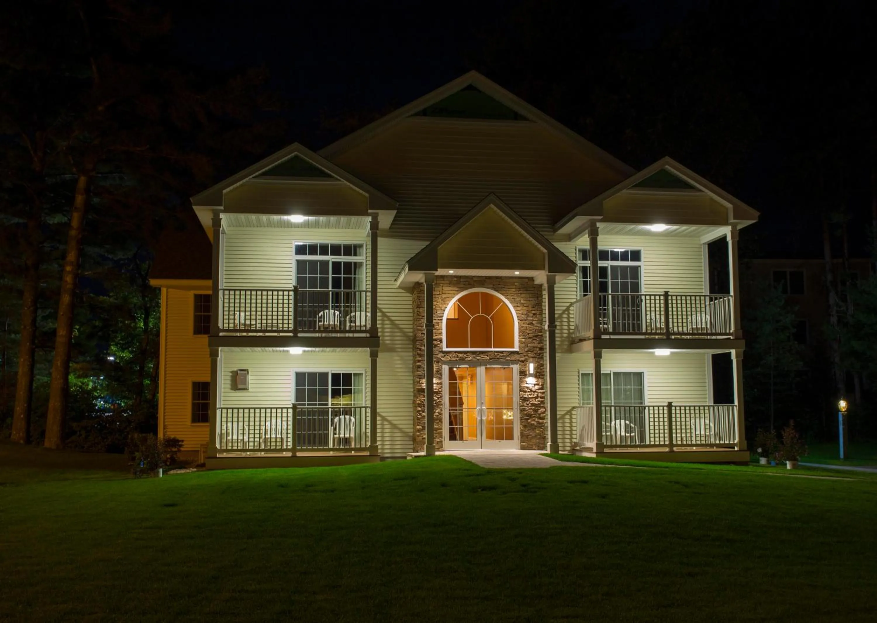 Property building in Golden Gables Inn Dazzler Select by Wyndham