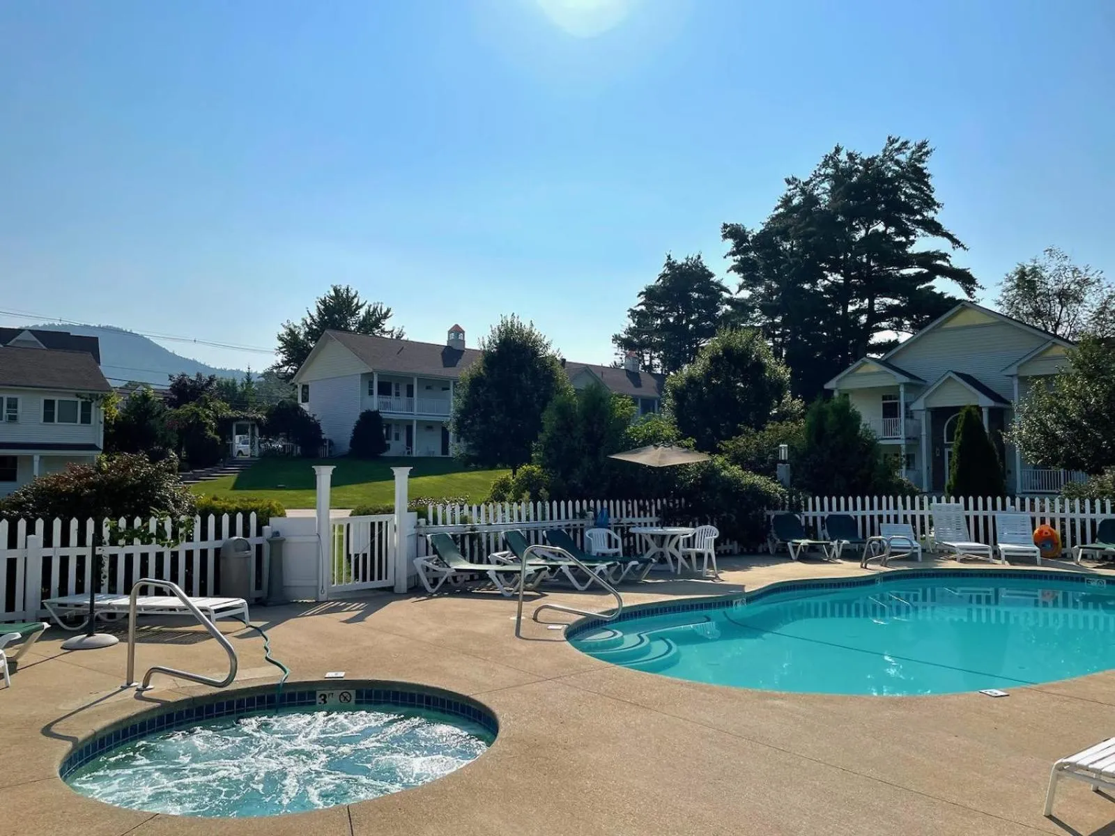 Swimming pool in Golden Gables Inn Dazzler Select by Wyndham