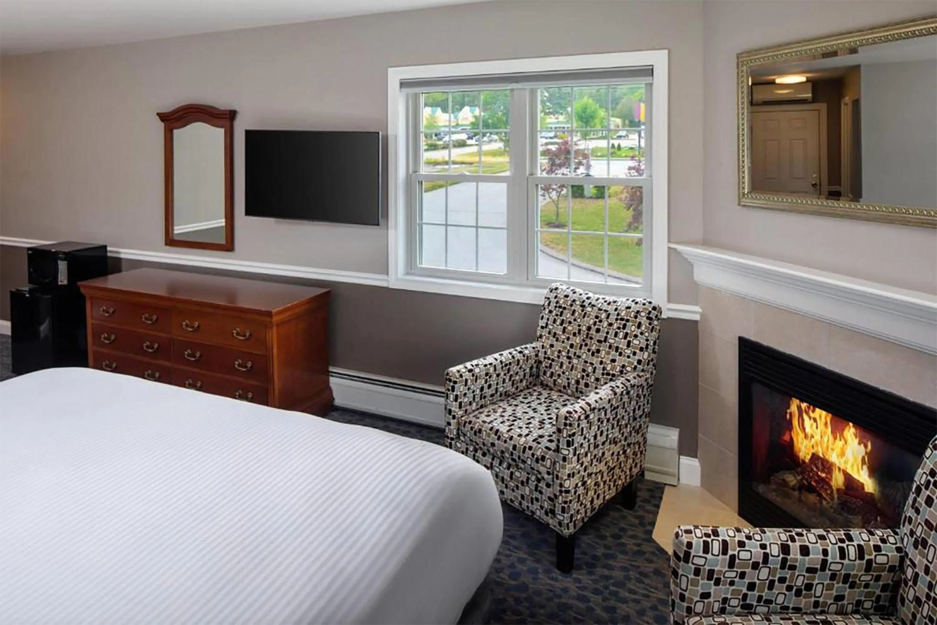 Photo of the whole room, Bed in Golden Gables Inn Dazzler Select by Wyndham