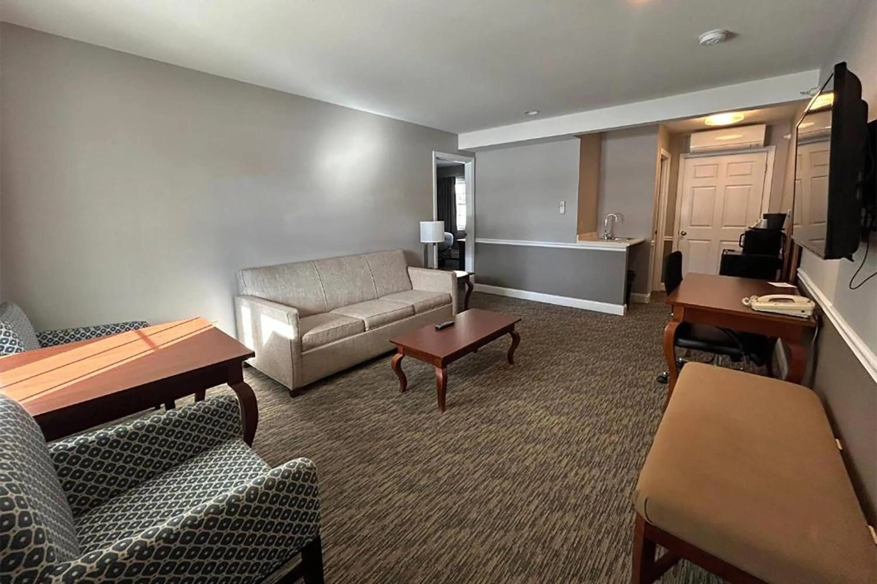 Photo of the whole room in Golden Gables Inn Dazzler Select by Wyndham