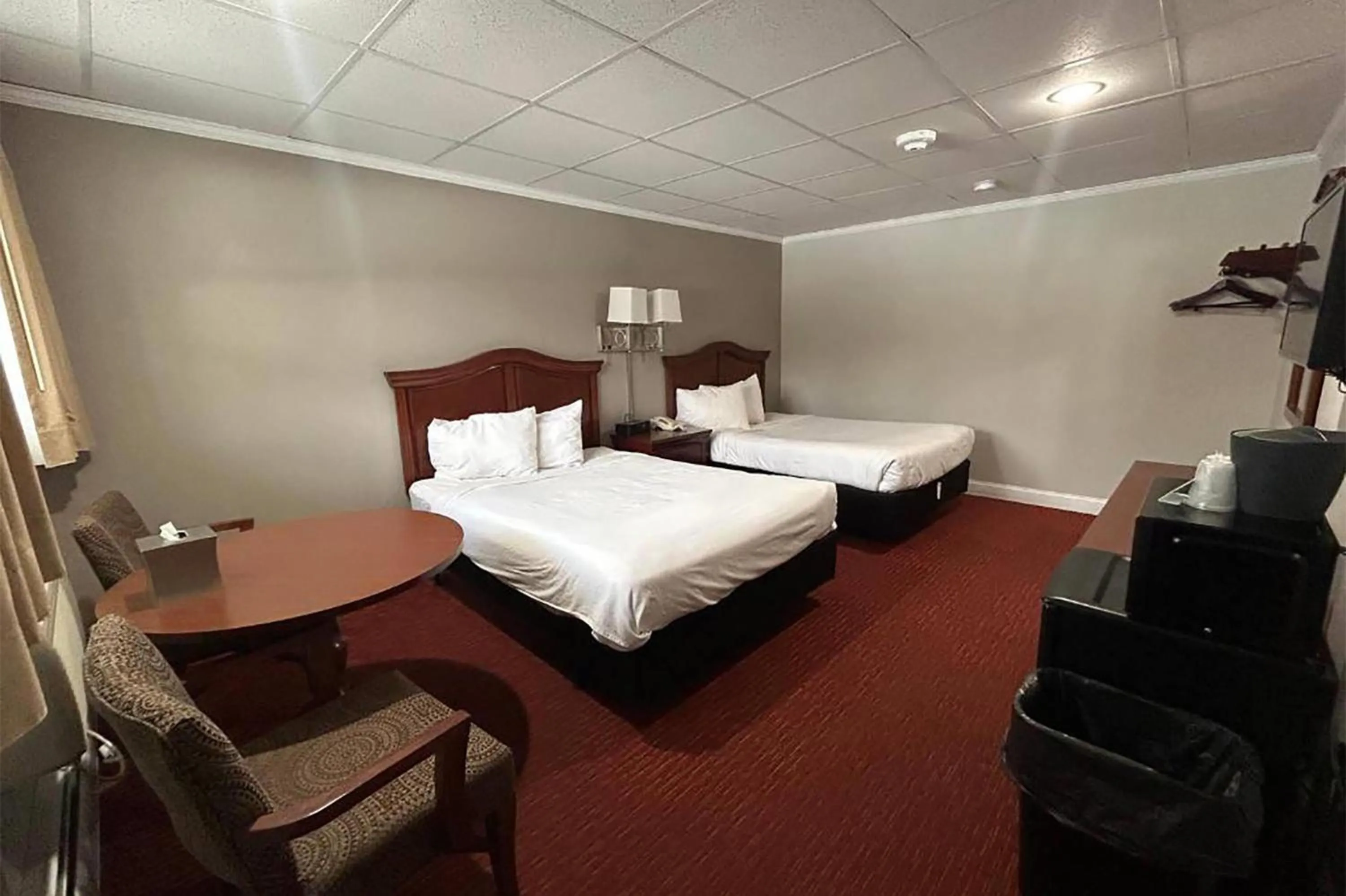 Photo of the whole room, Bed in Golden Gables Inn Dazzler Select by Wyndham