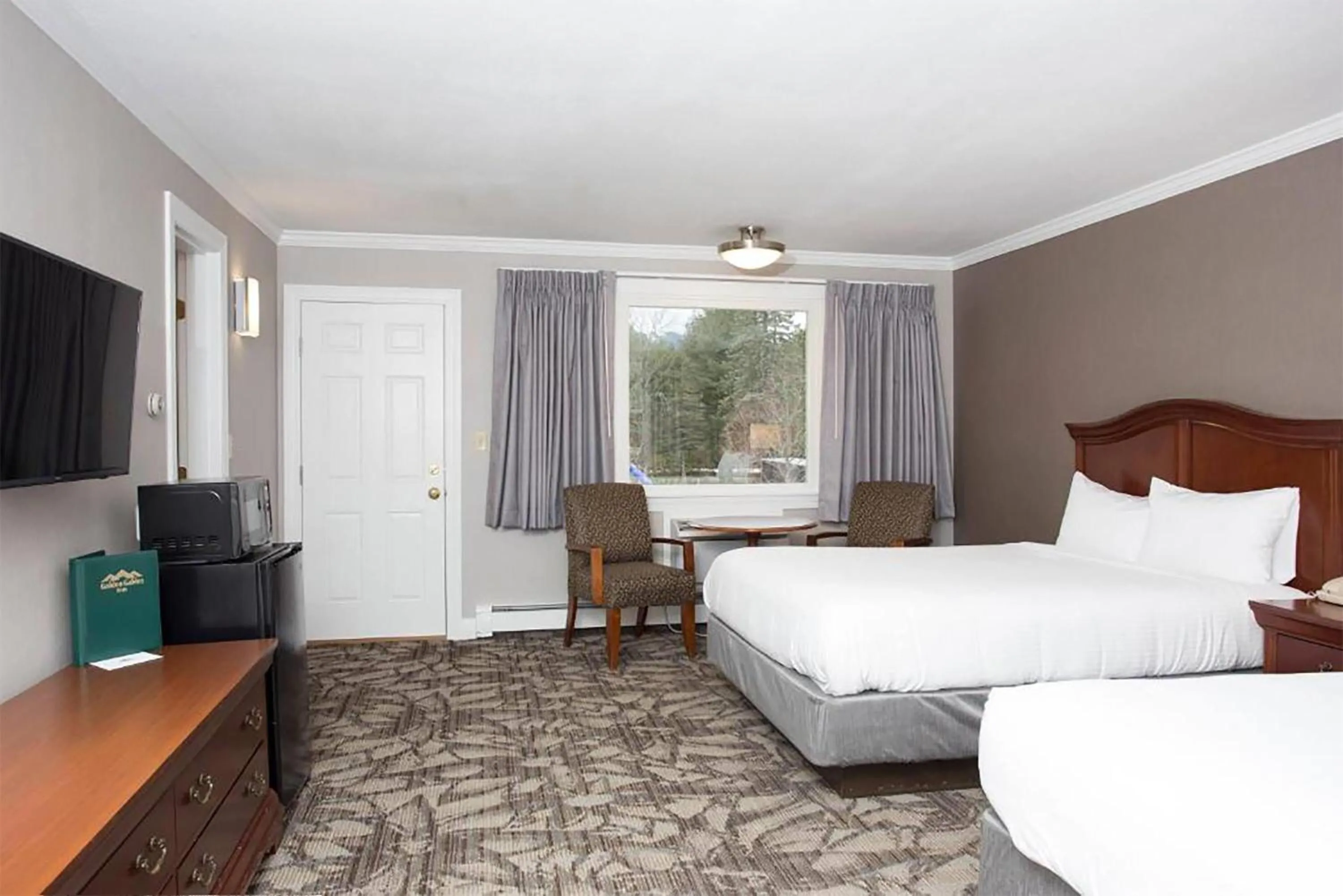Photo of the whole room, Bed in Golden Gables Inn Dazzler Select by Wyndham