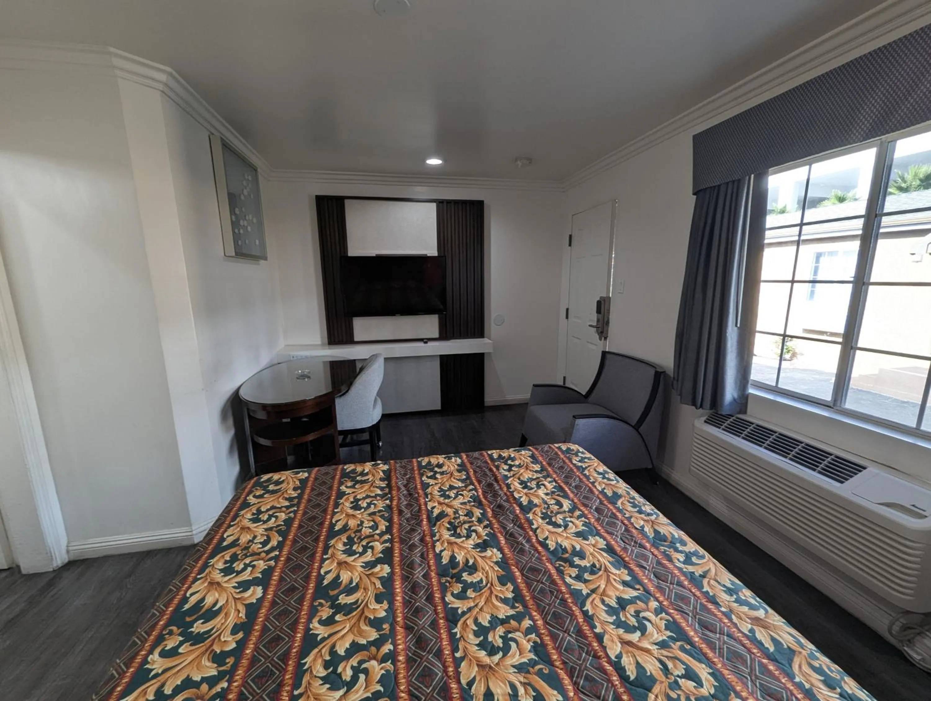 Bed in Airport Motel - Inglewood