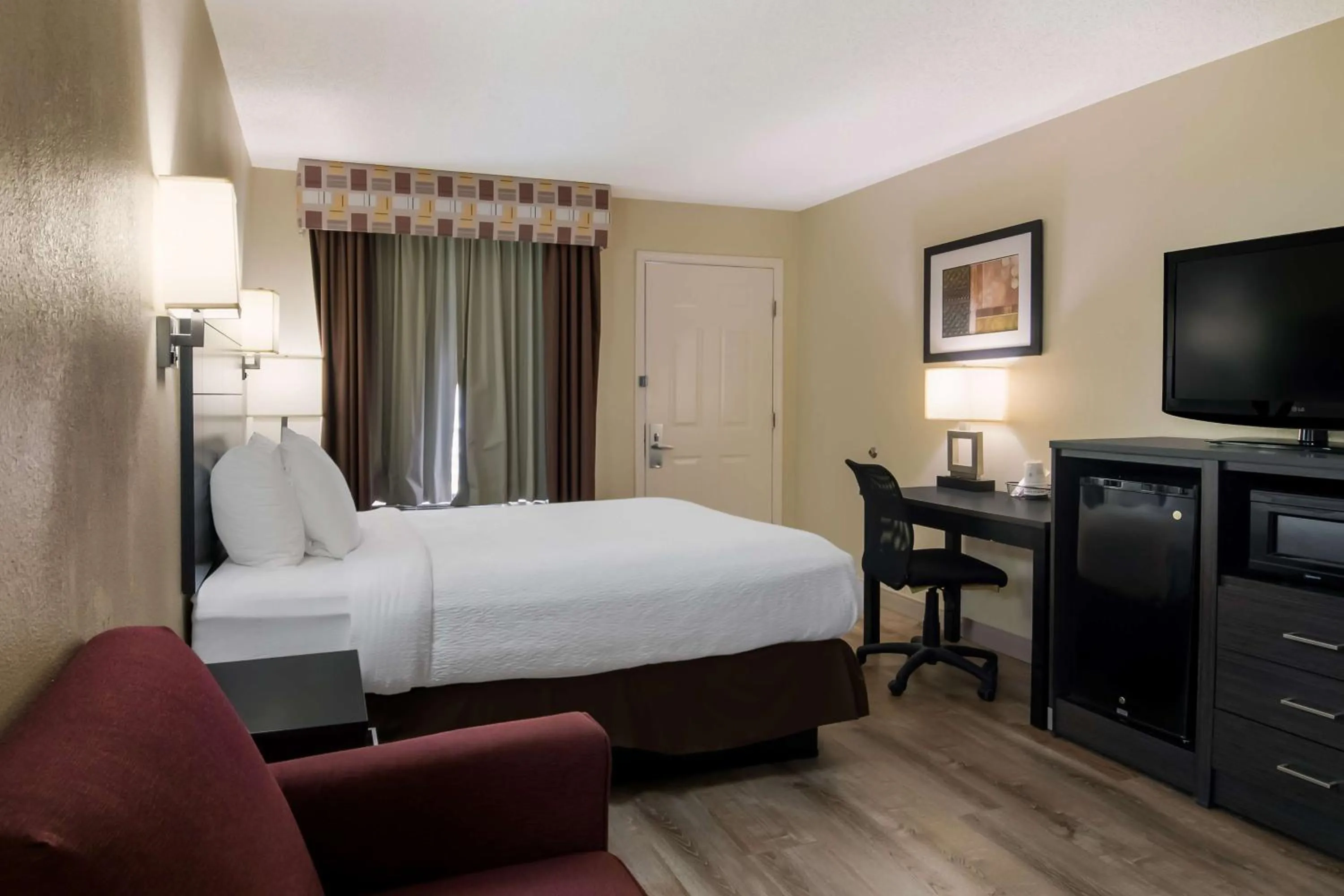 Bedroom, Bed in SureStay Plus Hotel by Best Western Jackson