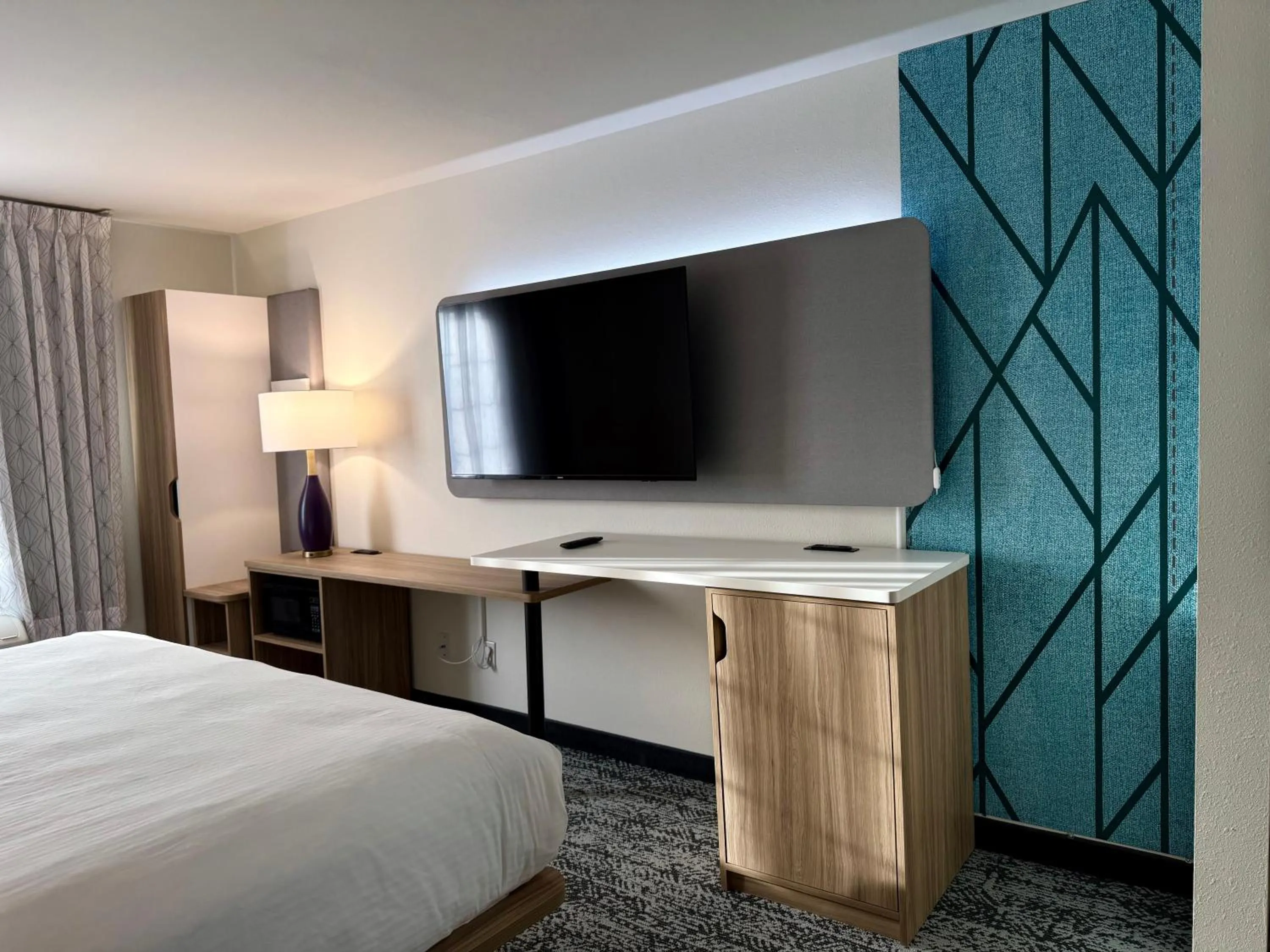 TV and multimedia, Bed in Super 8 by Wyndham Verona/Madison