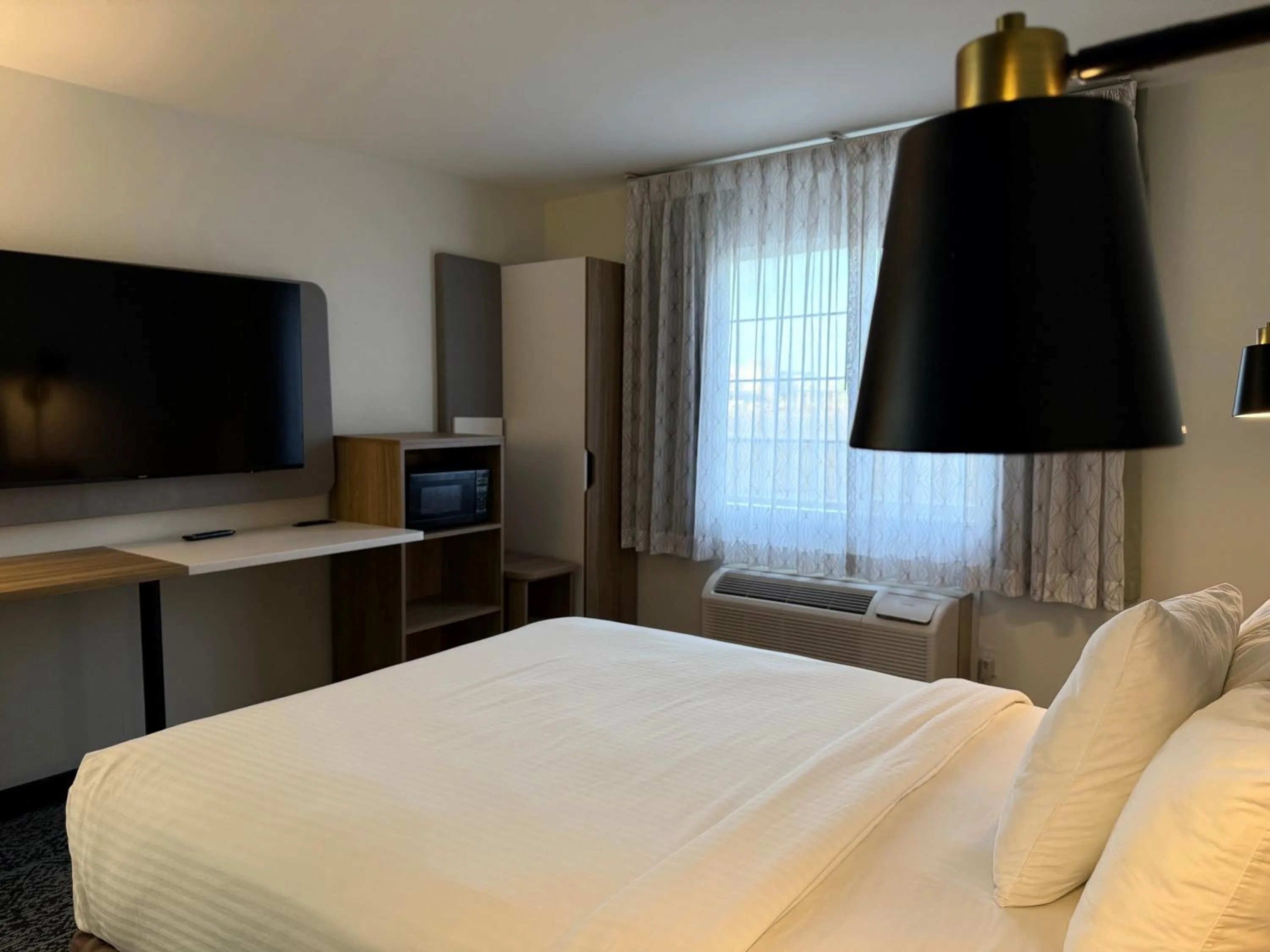 Bedroom, Bed in Super 8 by Wyndham Verona/Madison