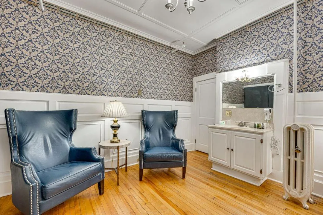 Seating area in Thayers Inn