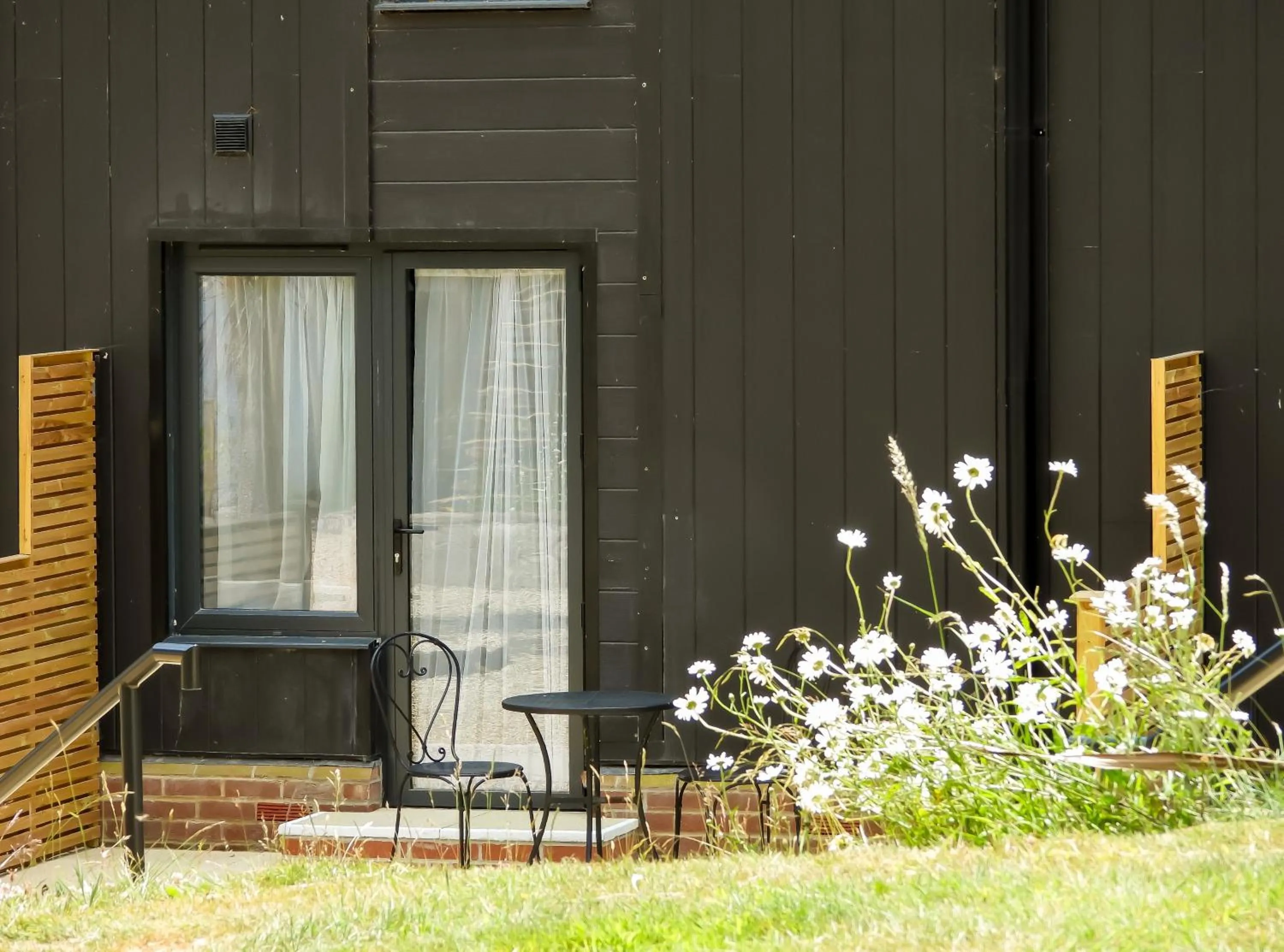 Patio in South Lawn Hotel