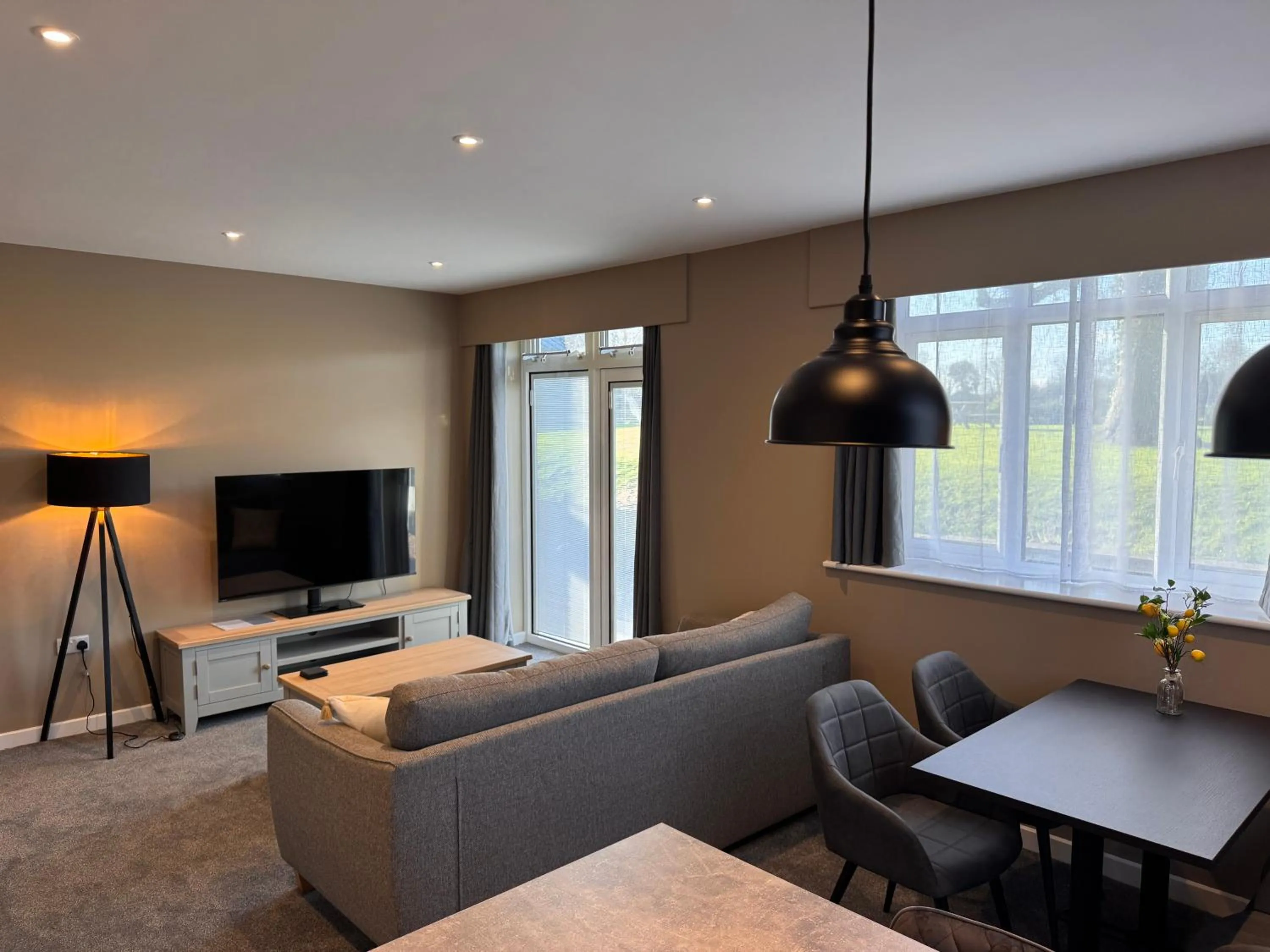 Seating area in South Lawn Hotel