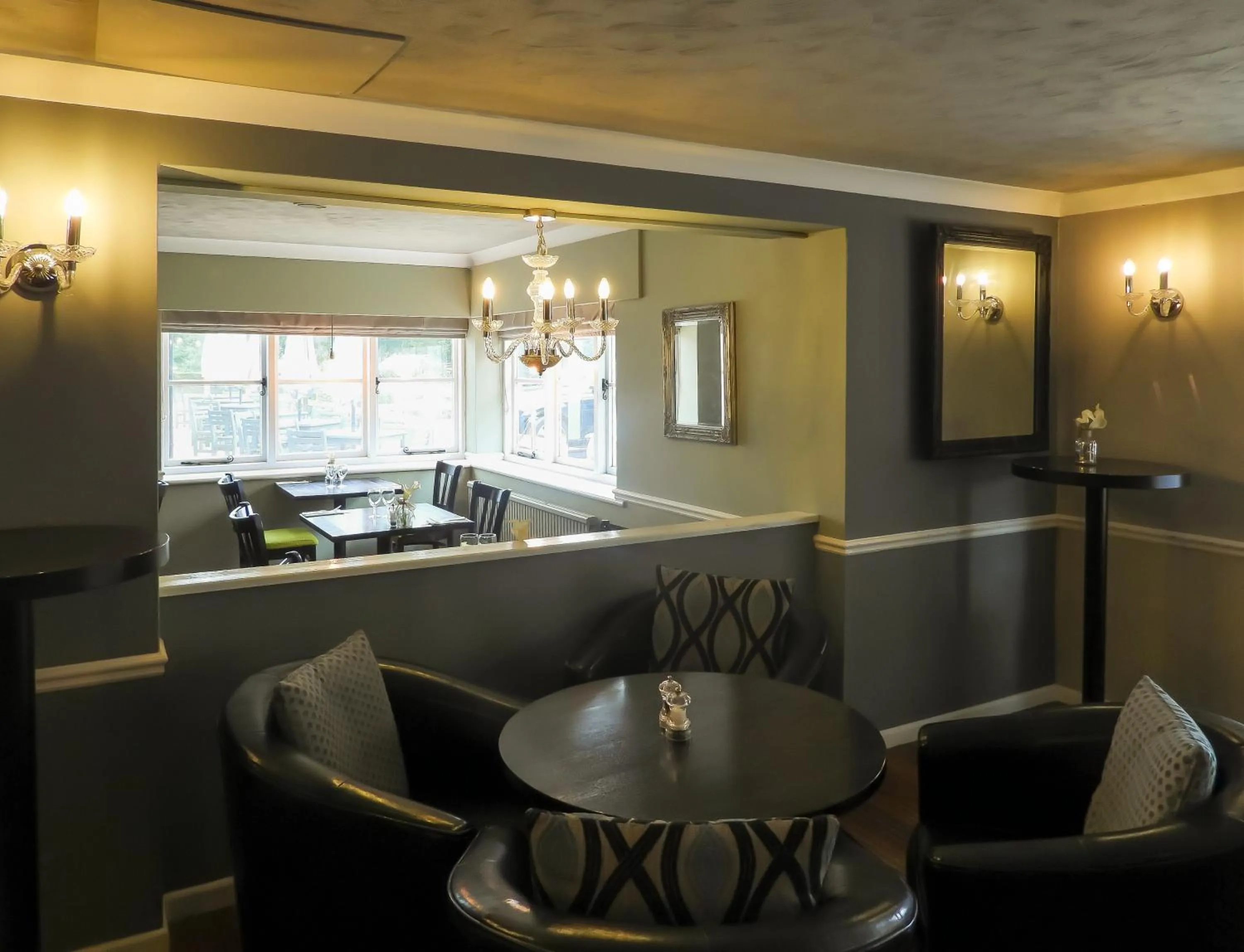 Dining area in South Lawn Hotel