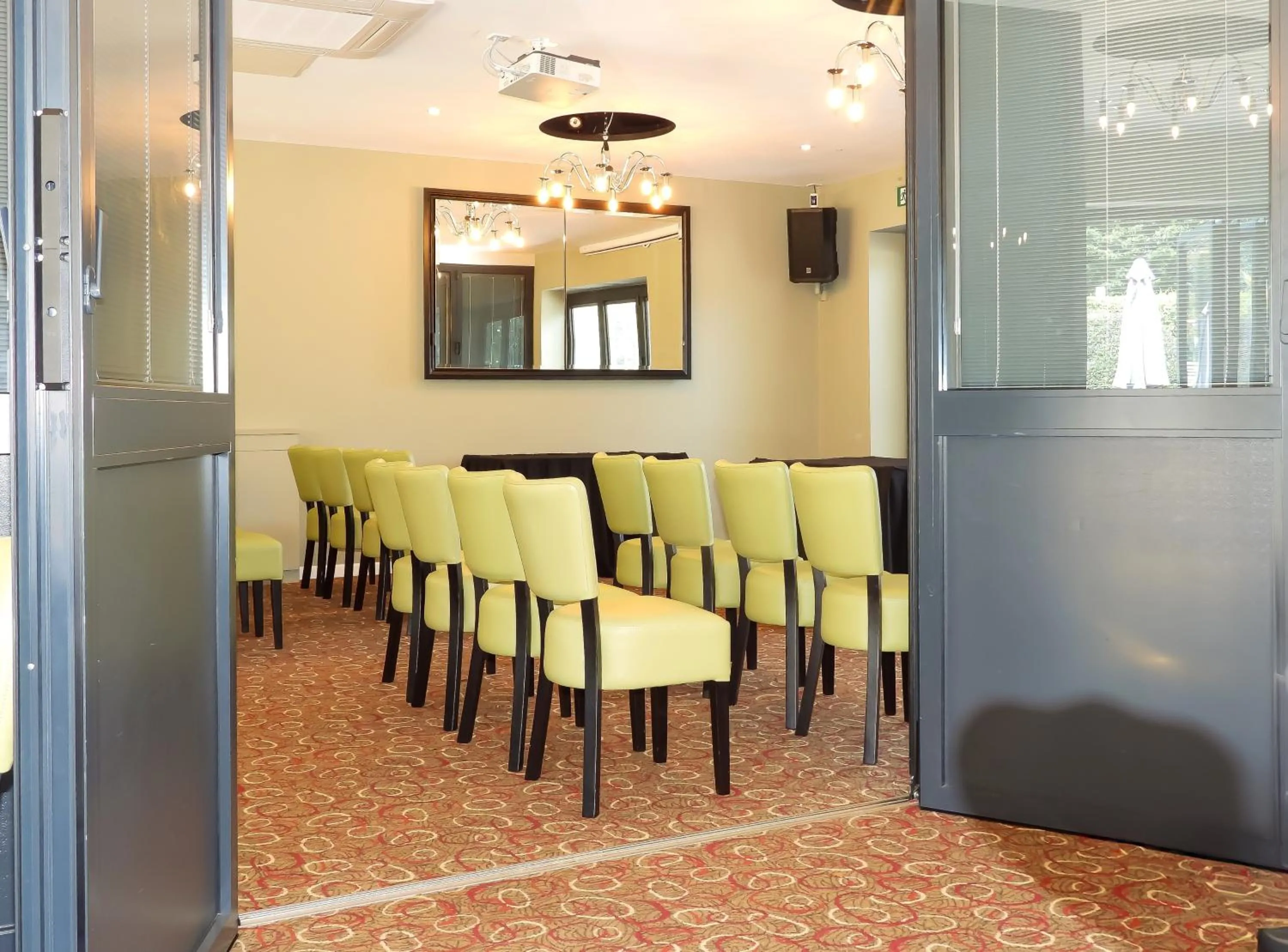 Meeting/conference room in South Lawn Hotel