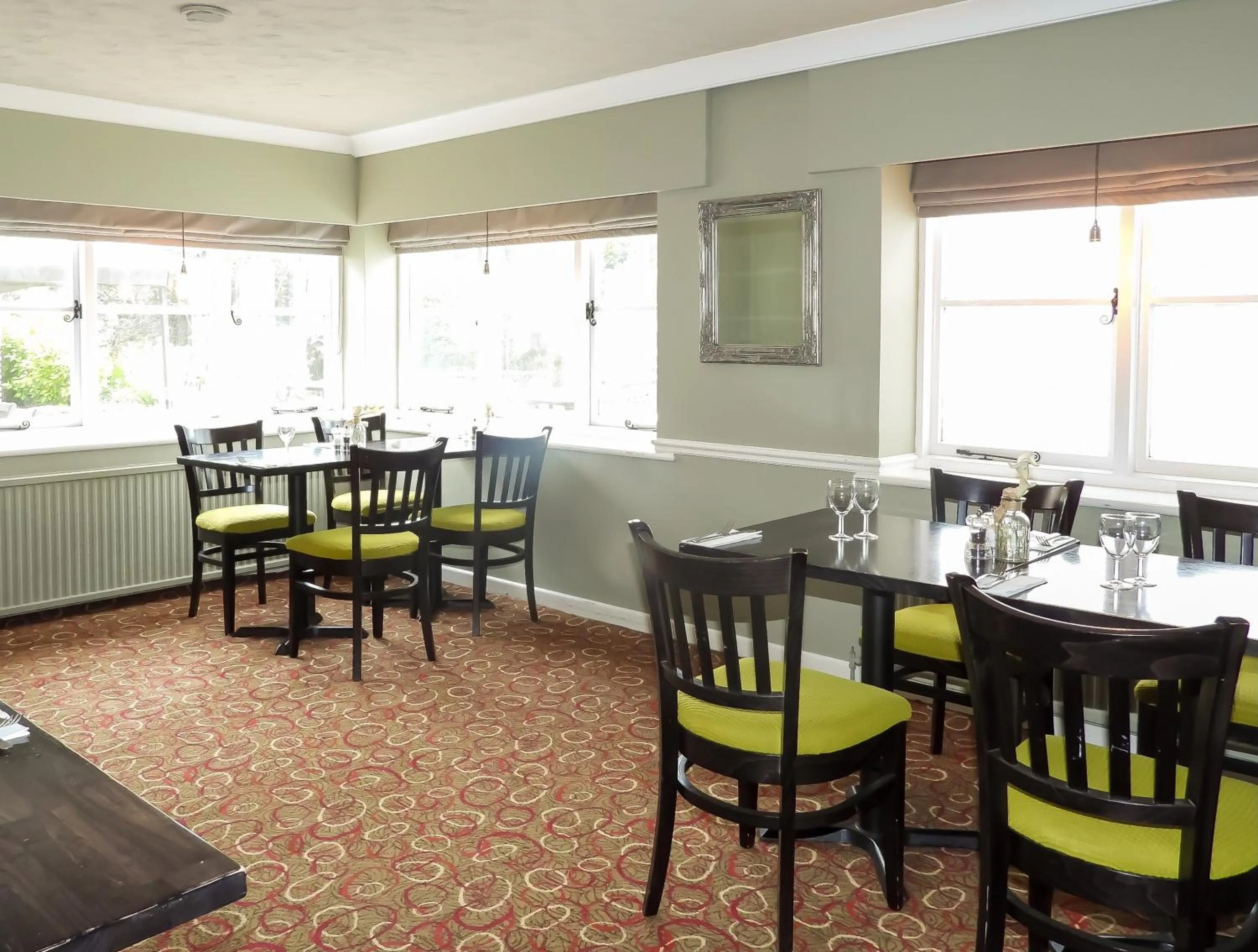 Restaurant/places to eat in South Lawn Hotel