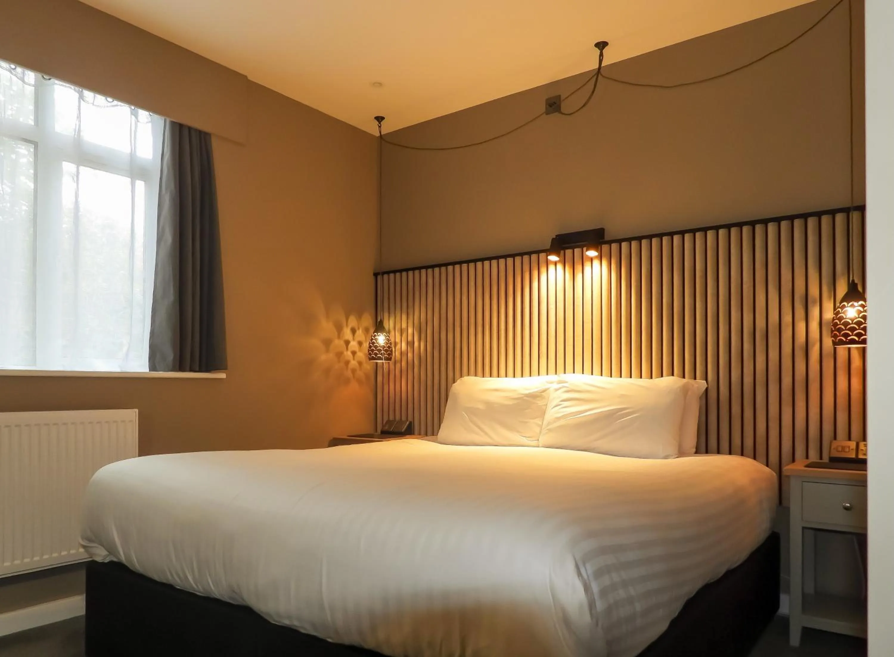 Bedroom, Bed in South Lawn Hotel