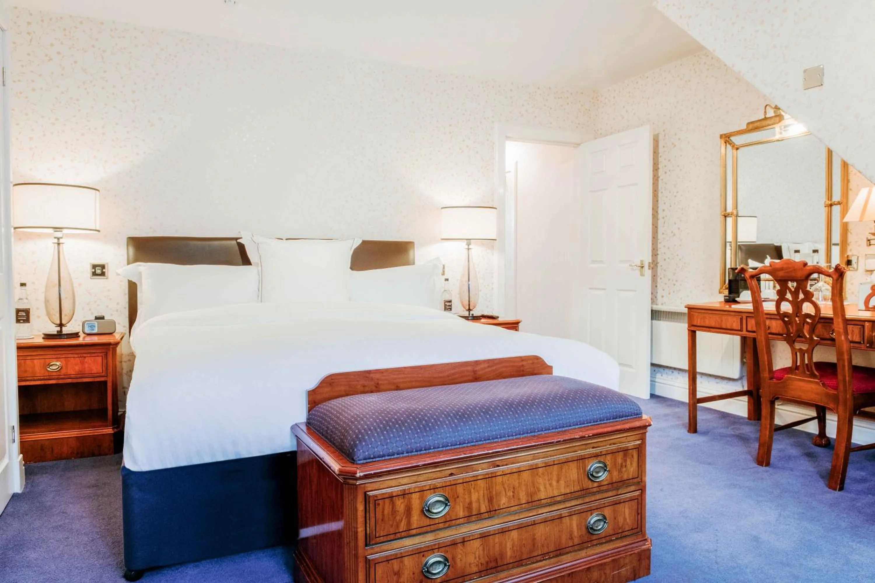 Bedroom, Bed in Muthu Queens Hotel, Oban