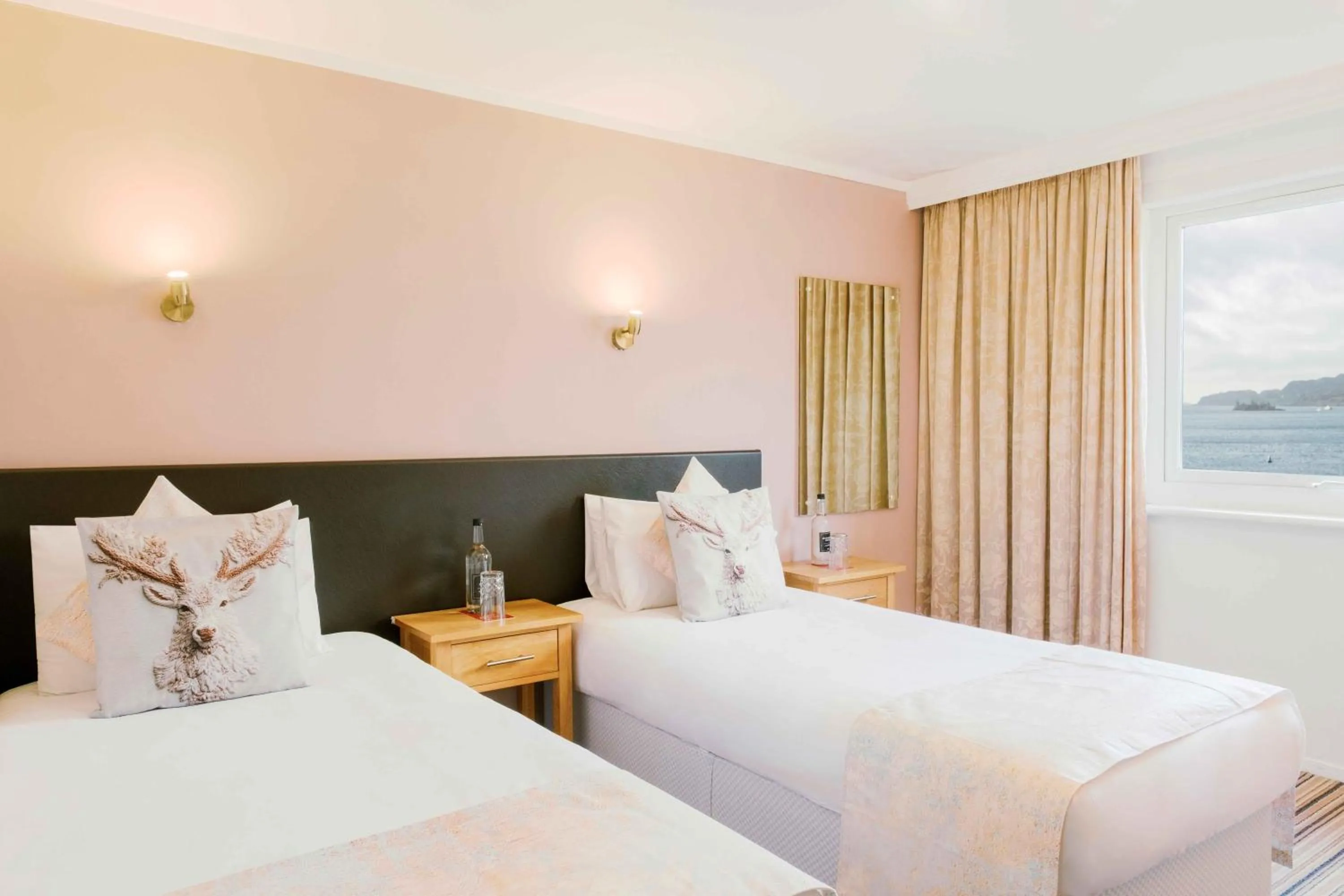 Bed in Muthu Queens Hotel, Oban