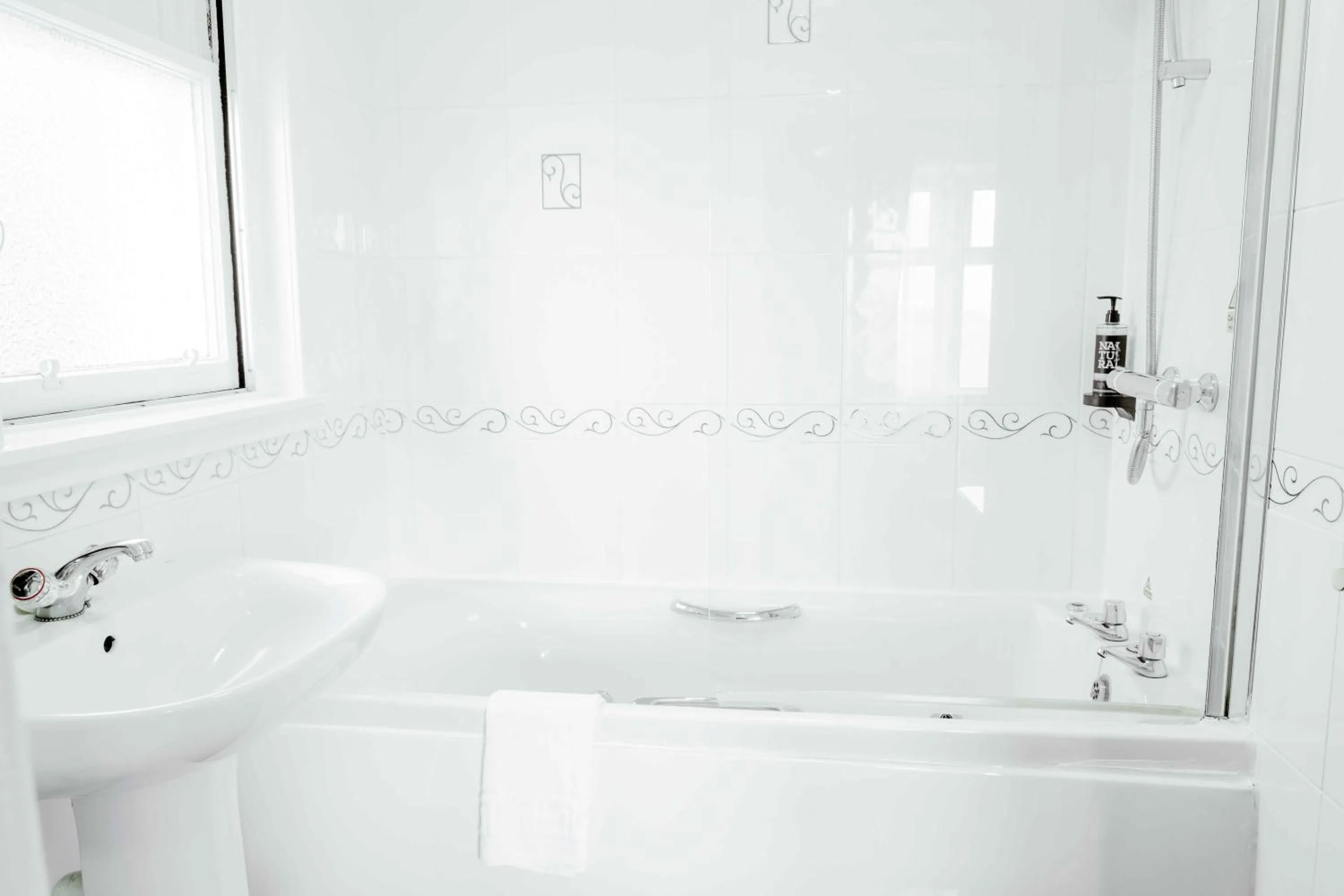 Bathroom in Muthu Queens Hotel, Oban