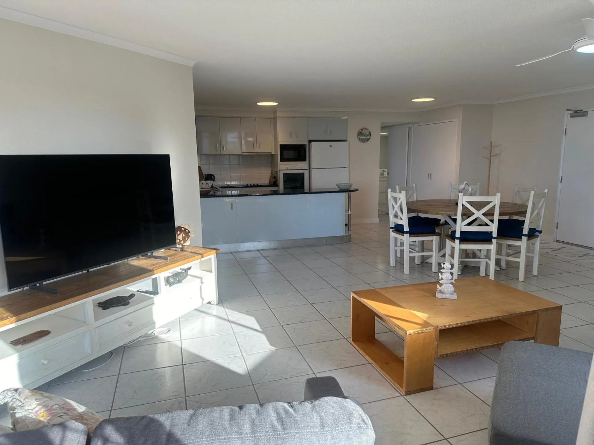 Communal lounge/ TV room in Sanctuary Beach Resort