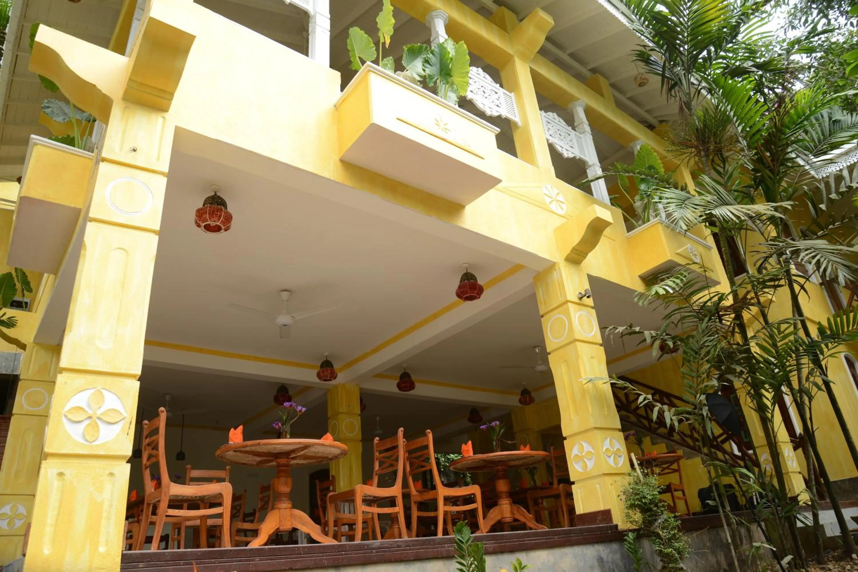 Restaurant/places to eat in Thambapanni Retreat