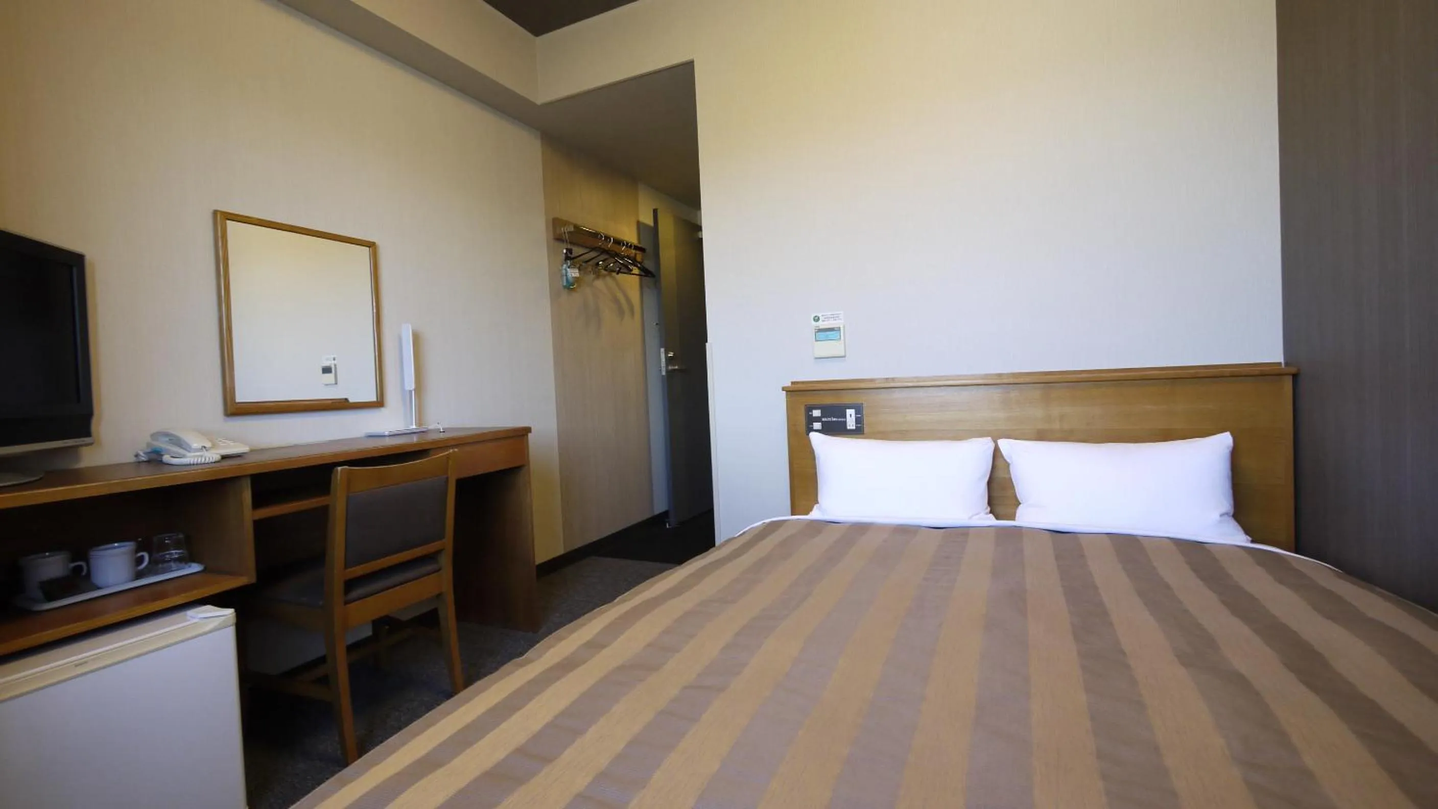 Photo of the whole room, Bed in Hotel Route-Inn Shin Gotemba Inter -Kokudo 246 gou-