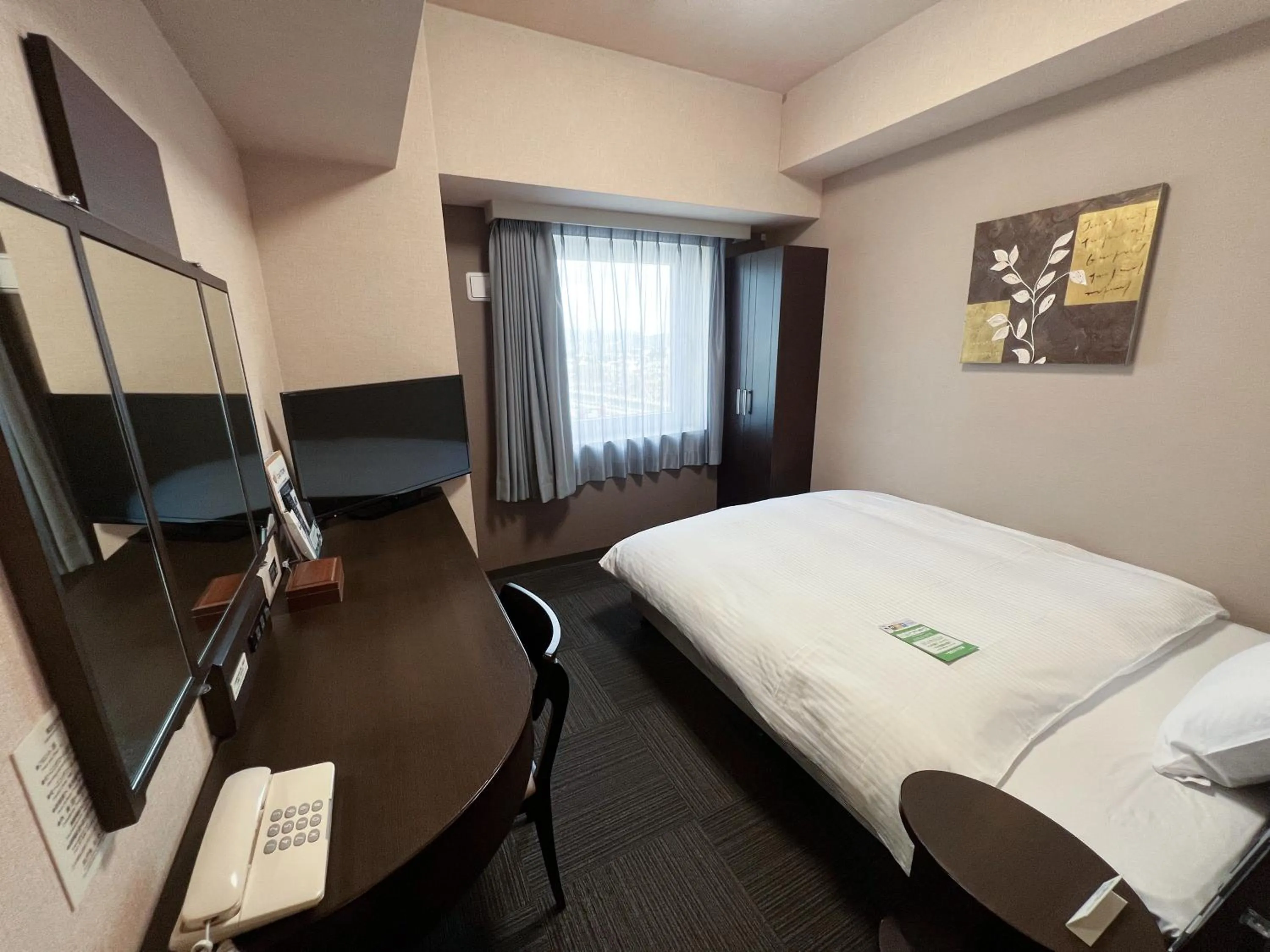 Photo of the whole room, Bed in Hotel Route-Inn Shin Gotemba Inter -Kokudo 246 gou-