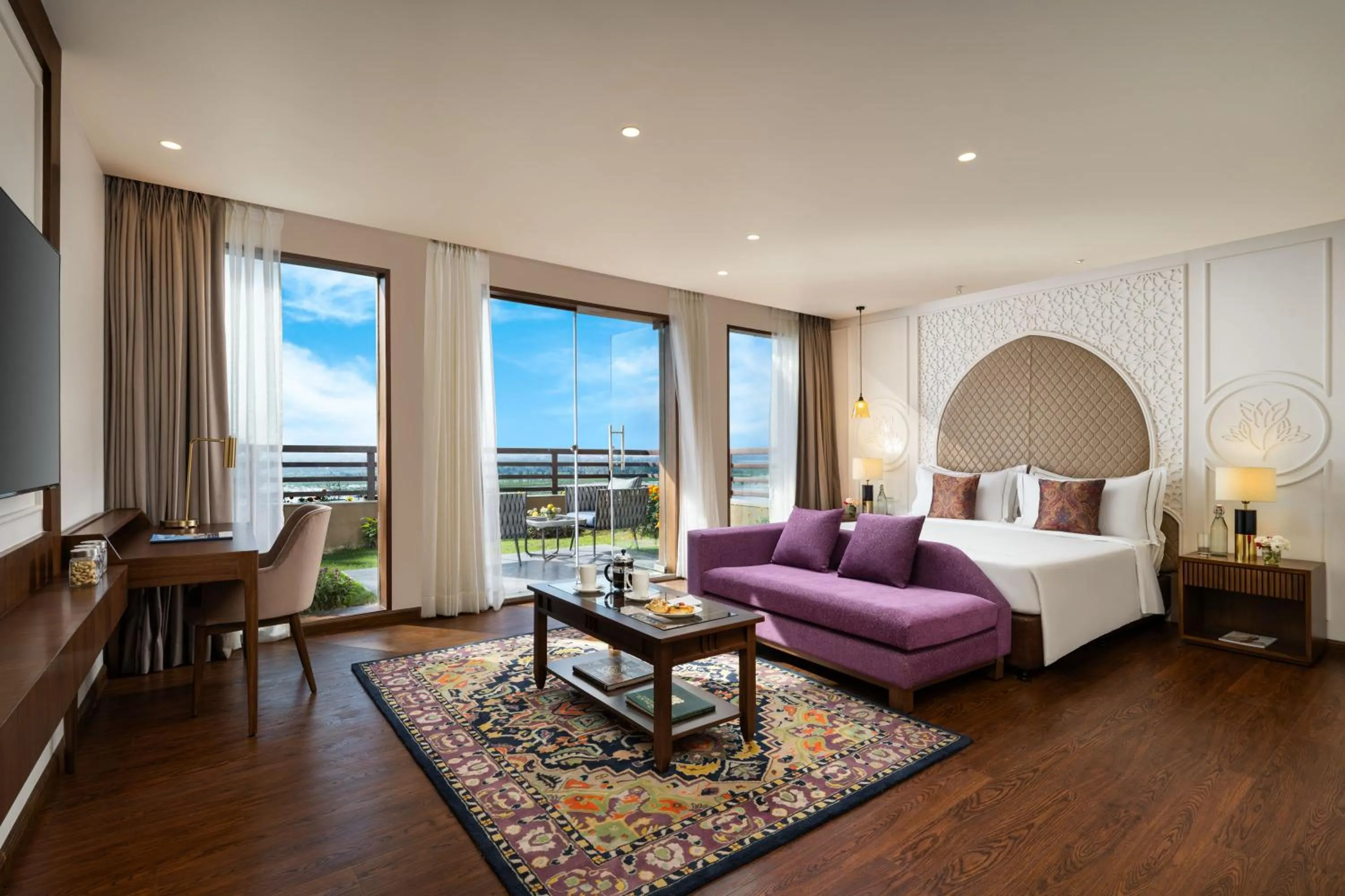 Photo of the whole room, Bed in Taj Dal View Srinagar