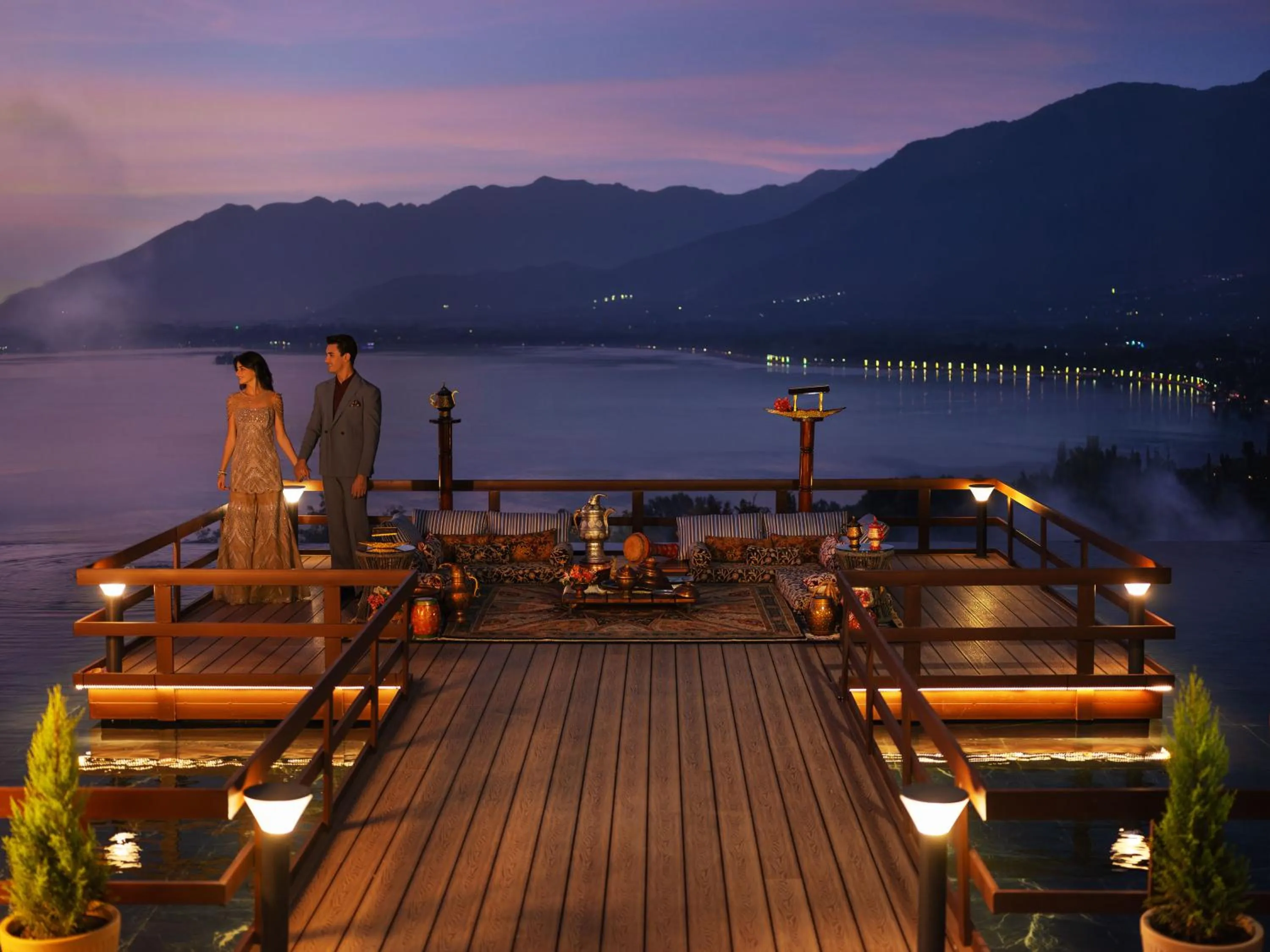 Restaurant/places to eat in Taj Dal View Srinagar