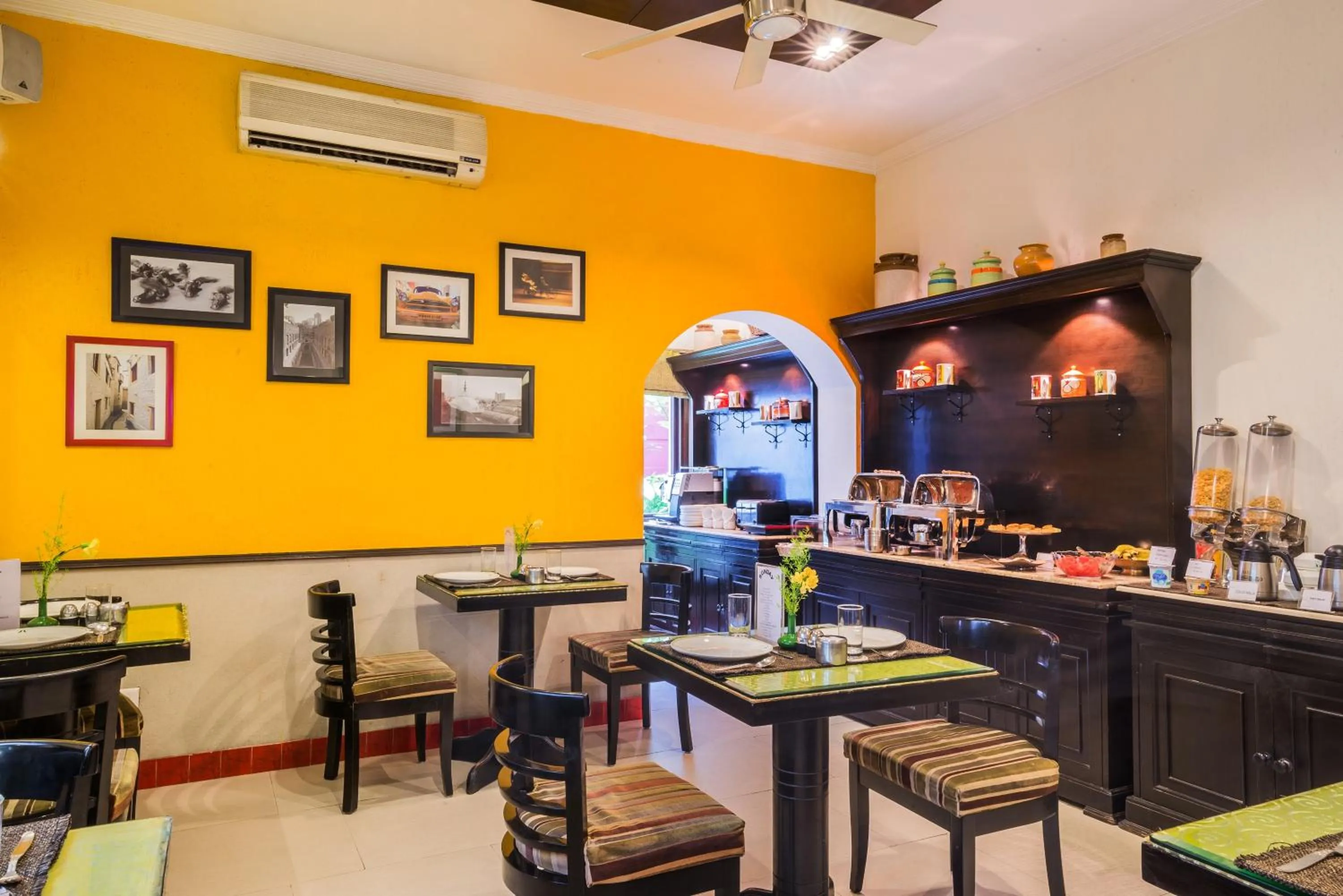 Restaurant/places to eat in Home@F37 Kailash Colony Metro