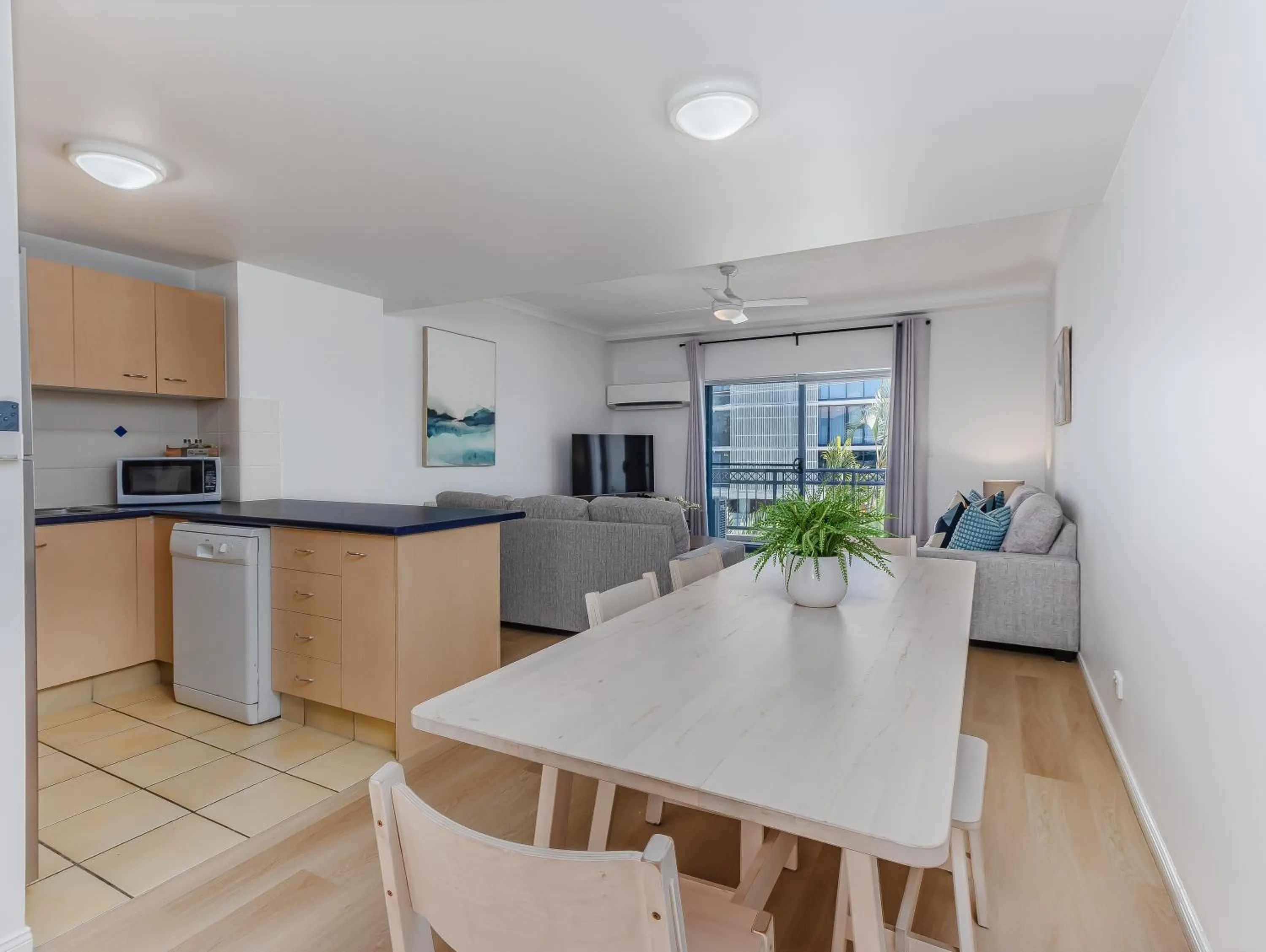 Kitchen or kitchenette in Bella Mare Coolangatta Beachside Apartments