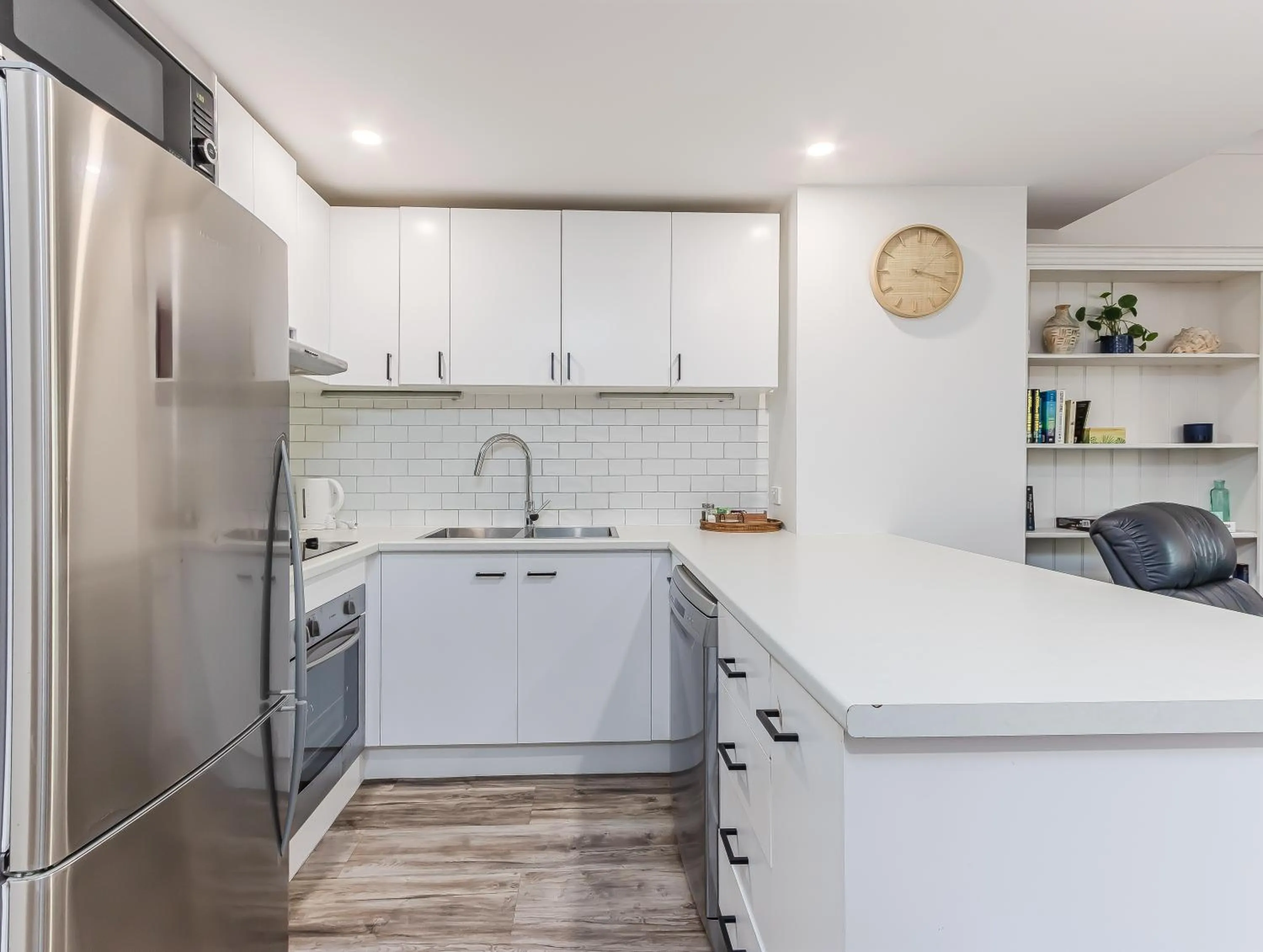 Kitchen or kitchenette in Bella Mare Coolangatta Beachside Apartments