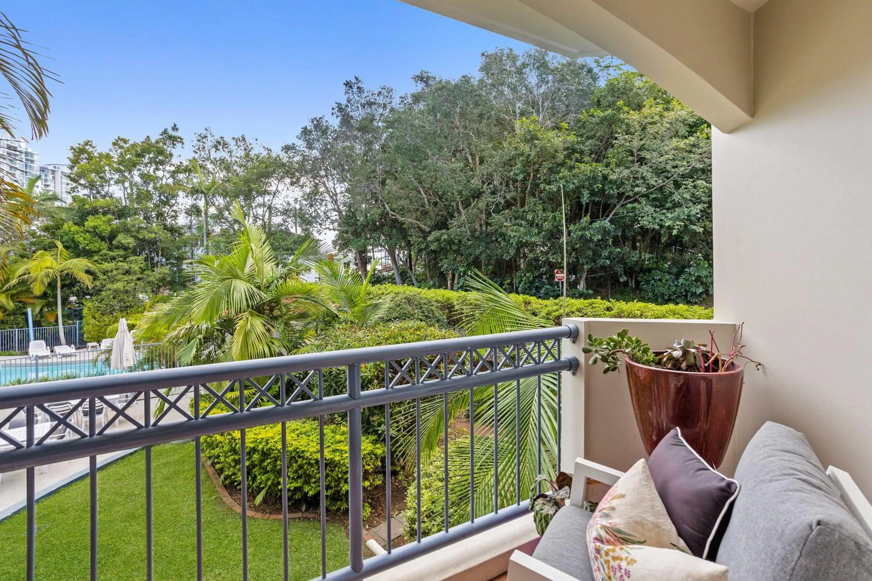 Day in Bella Mare Coolangatta Beachside Apartments