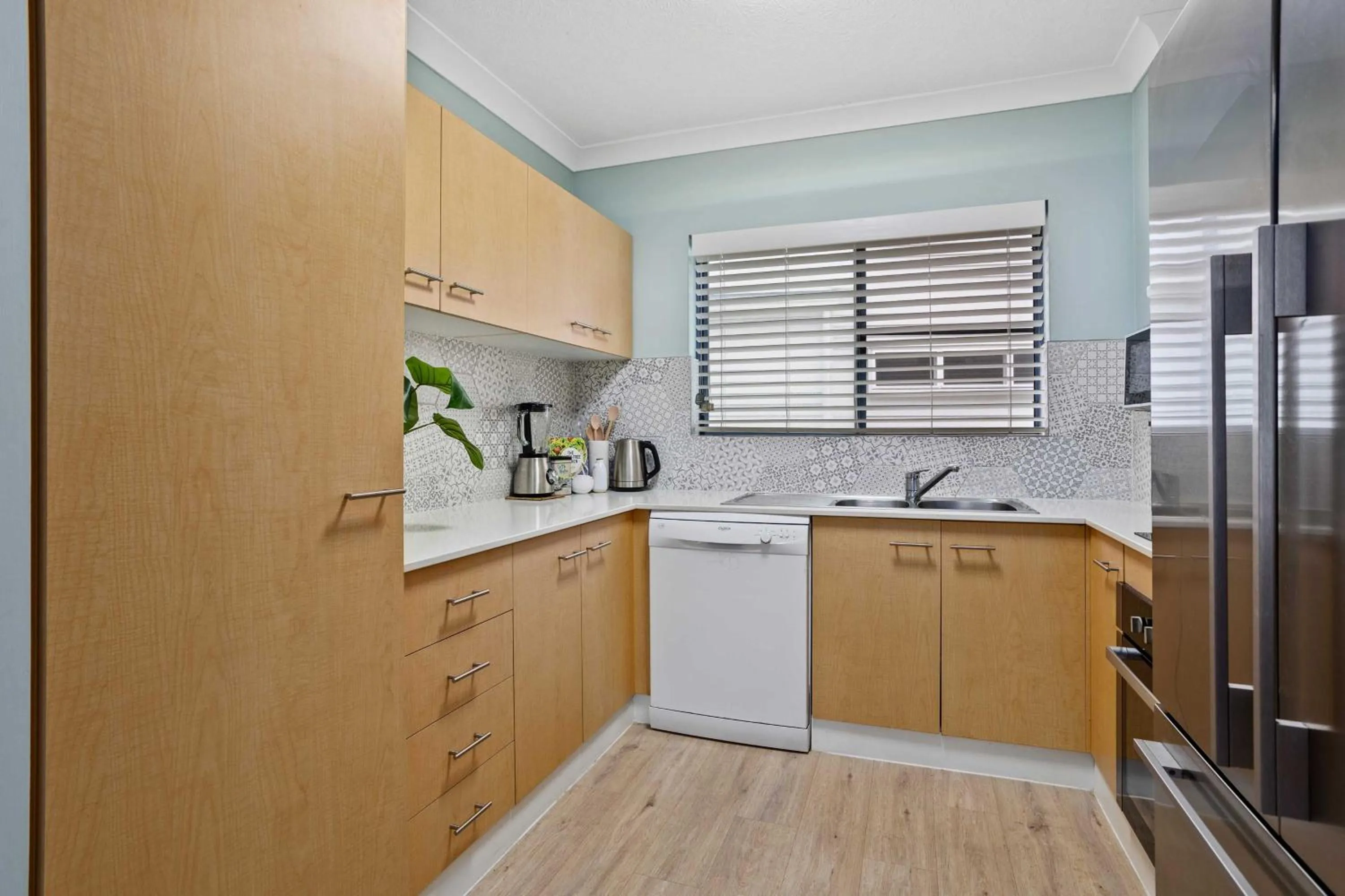 Kitchen or kitchenette in Bella Mare Coolangatta Beachside Apartments