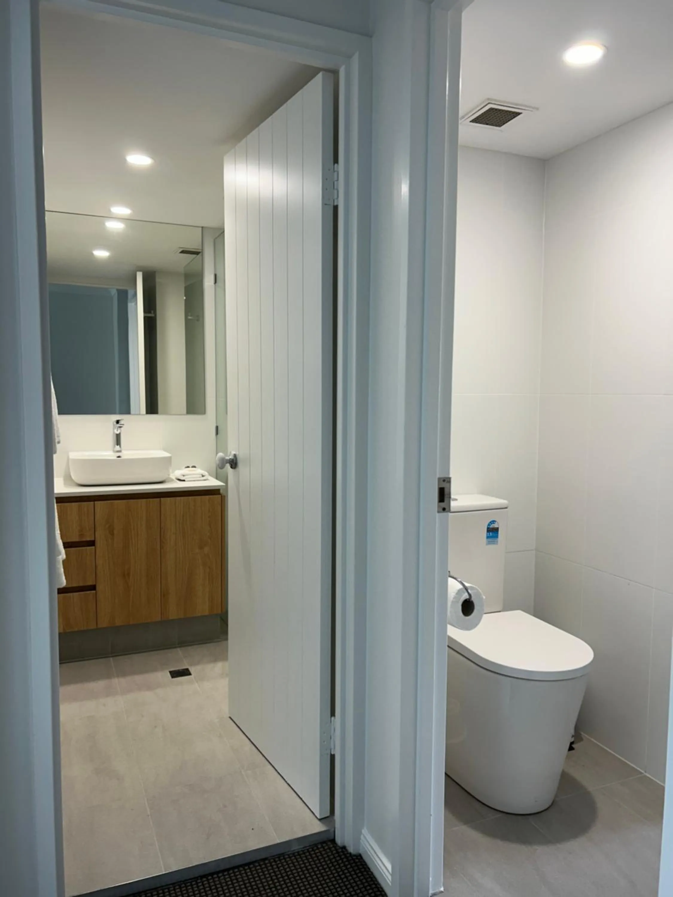Toilet in Bella Mare Coolangatta Beachside Apartments