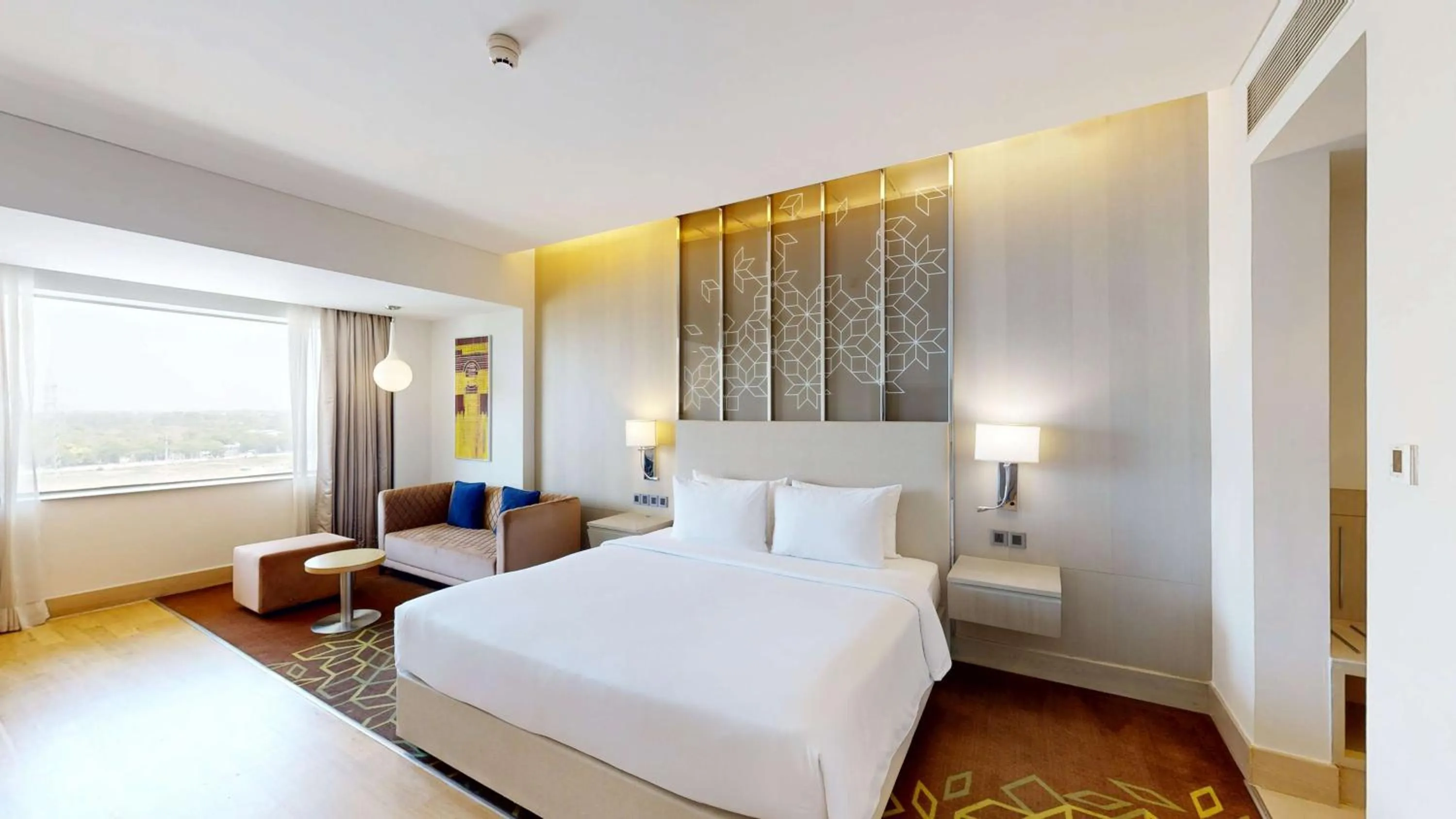 Photo of the whole room, Bed in Radisson Gurugram Udyog Vihar