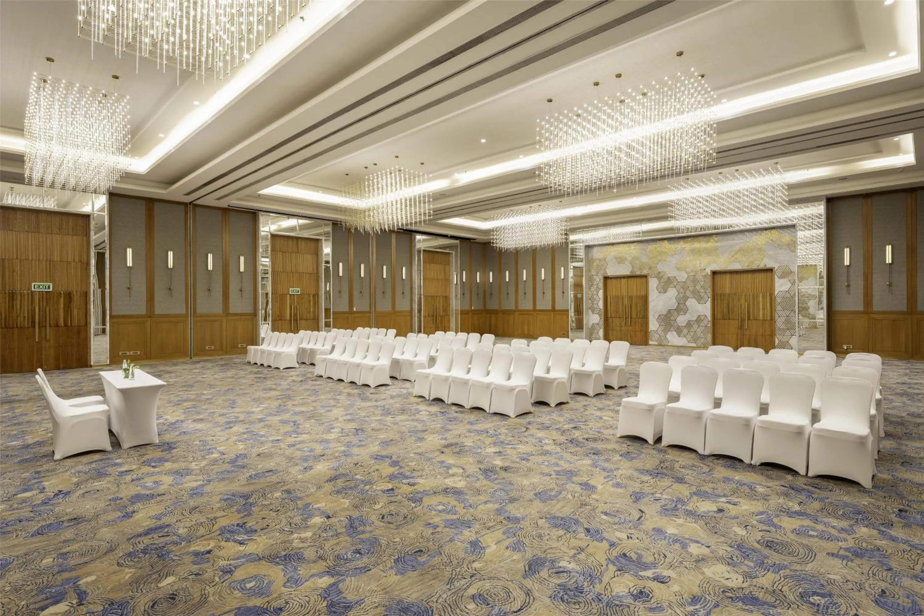 Meeting/conference room in Radisson Gurugram Udyog Vihar