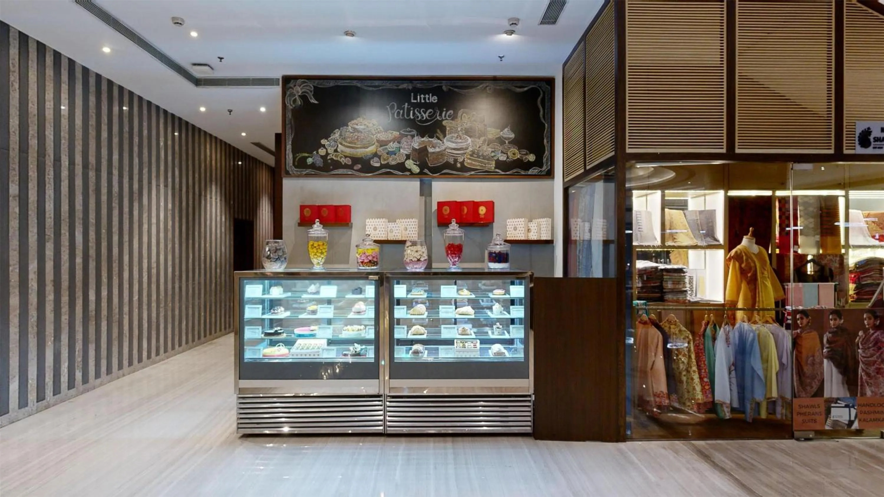 Restaurant/places to eat in Radisson Gurugram Udyog Vihar