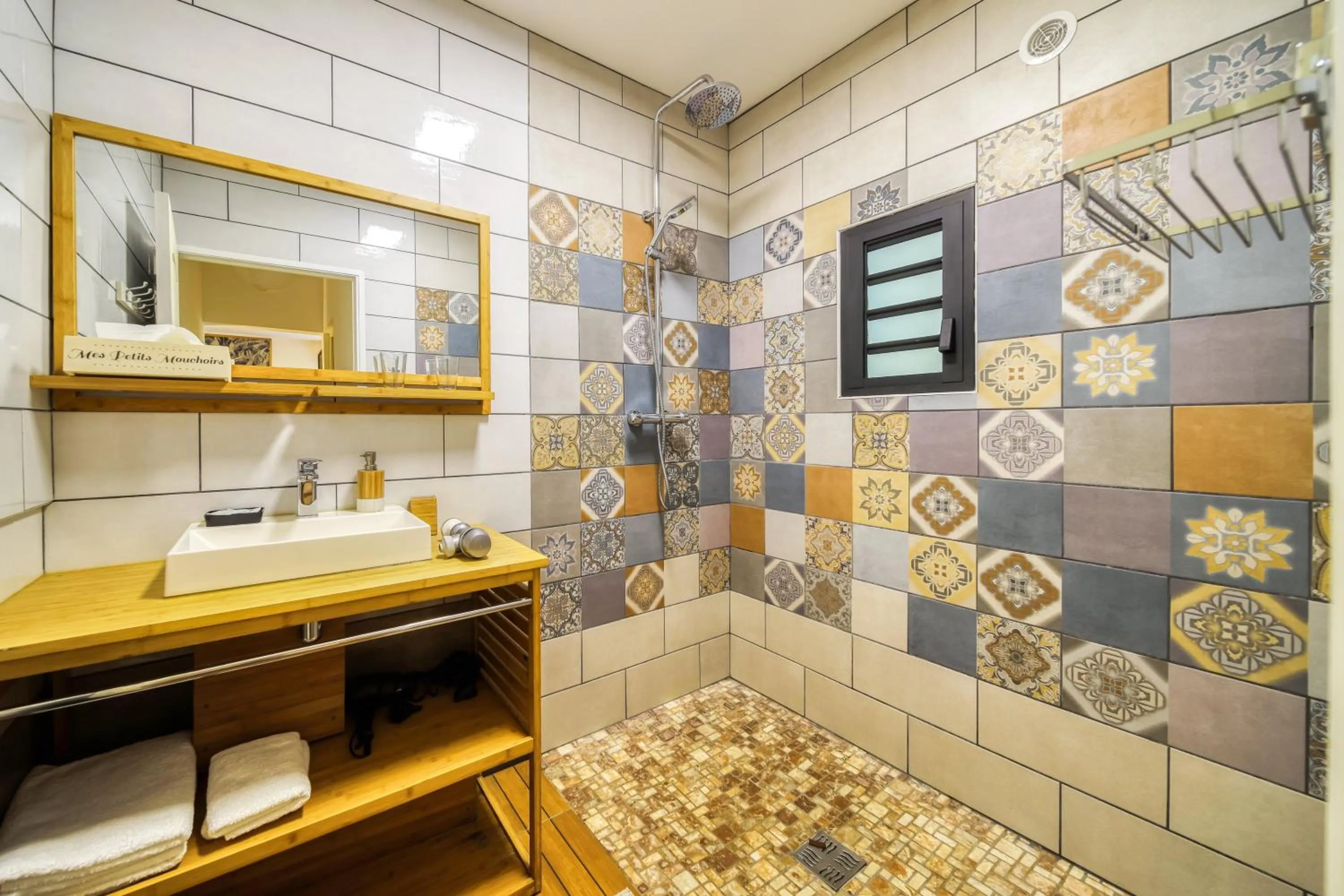 Bathroom in Poivre et Citronnelle