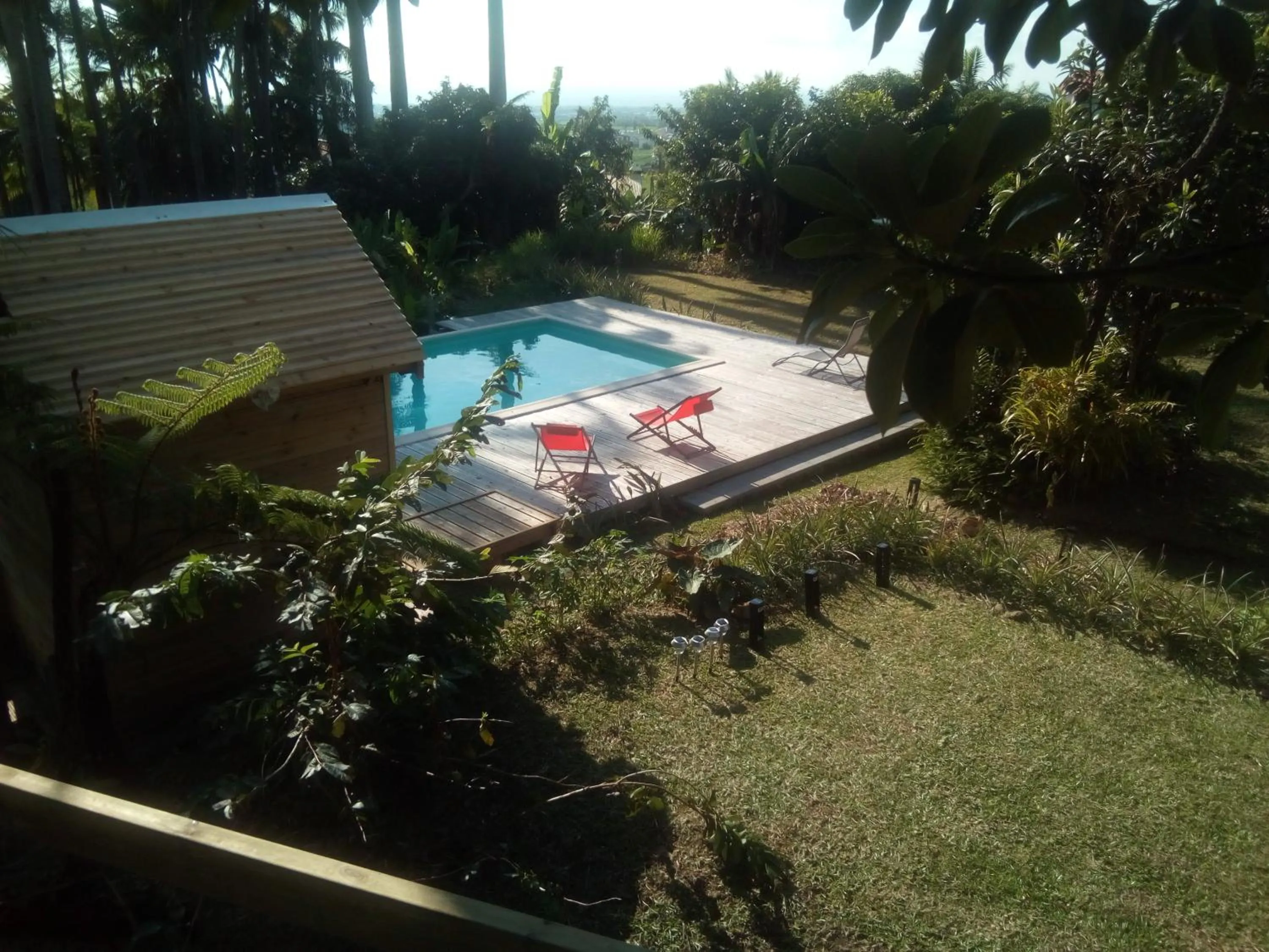 Pool view in Poivre et Citronnelle