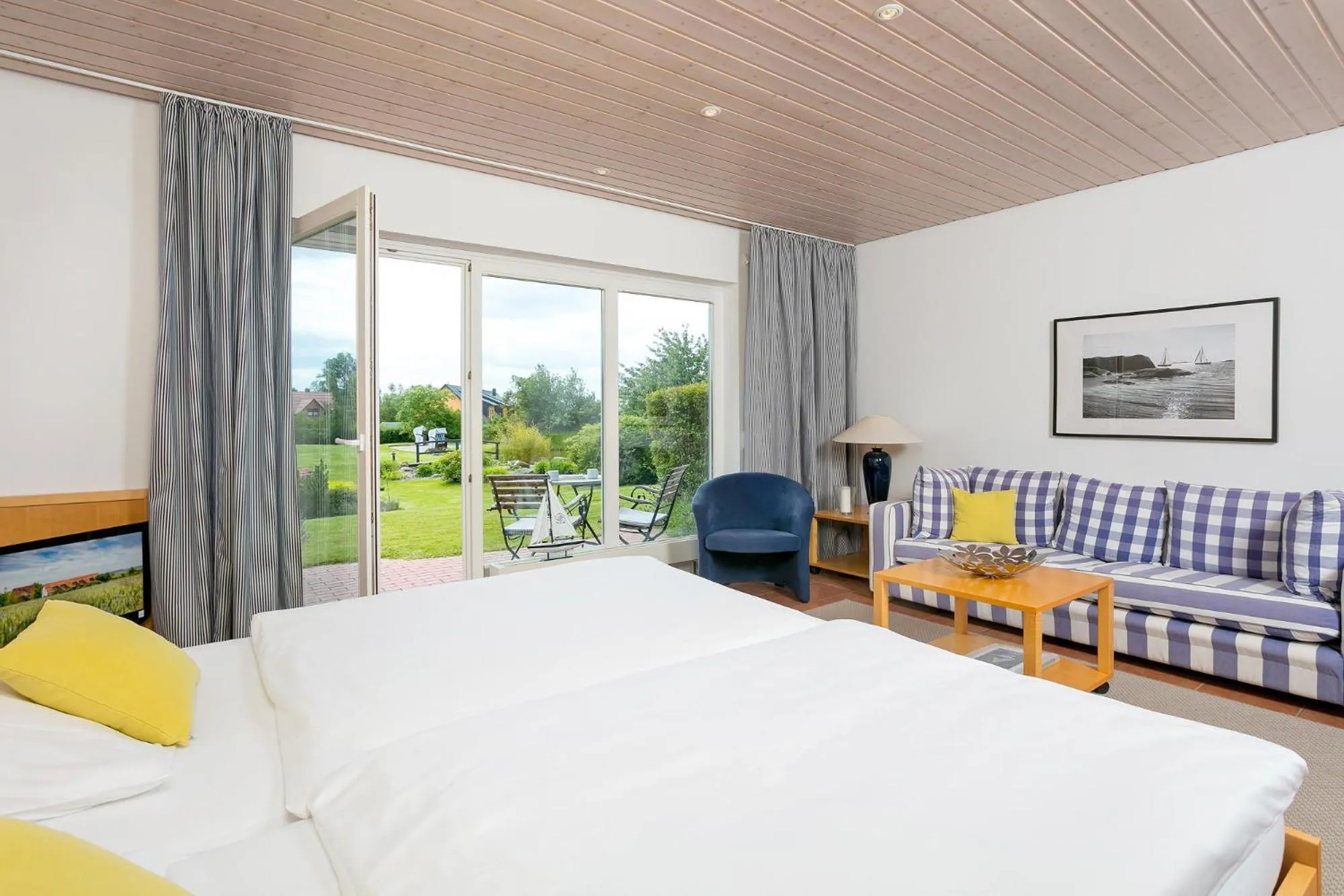 Living room, Bed in H.W.S. Hotel Der Wilde Schwan