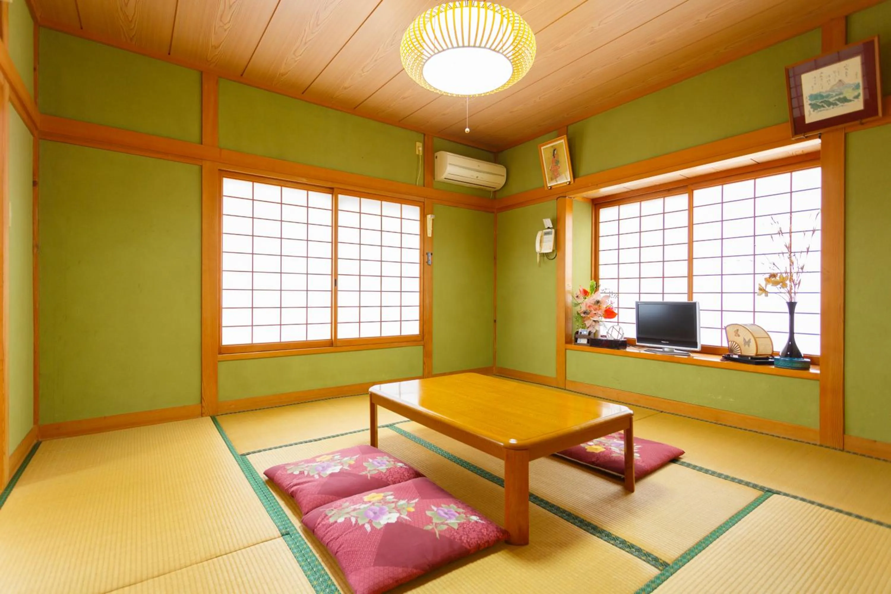 Photo of the whole room in Yufuin Inakamura Inakaso